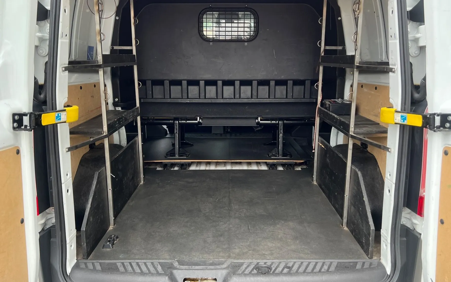 Notranja slika - Ford Transit Custom - 2.0 TDCI+SLO+6SED+KLJUKA+PDC - 10