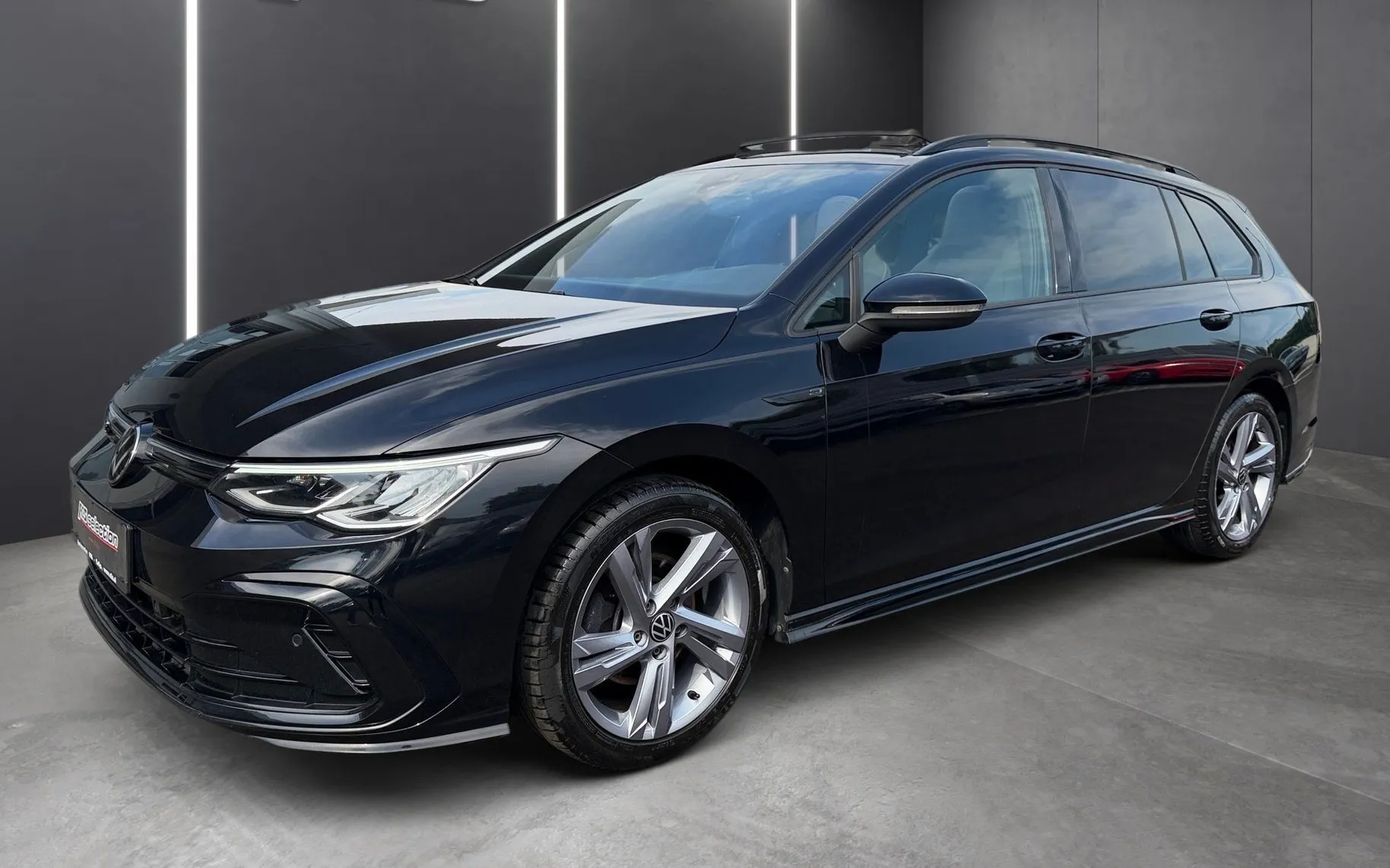 Zunanja slika - Volkswagen Golf Variant - 1.5 TSI R-Line-Panorama-Gretje sedežev+volan-ACC.. - 1