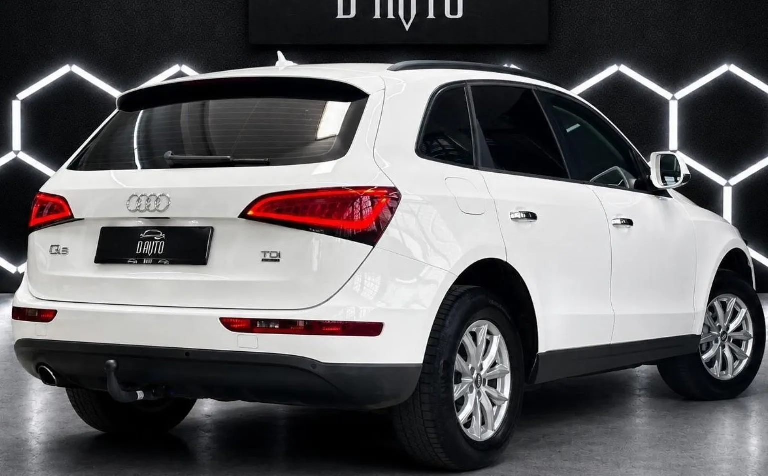 Notranja slika - Audi Q5 - 2.0 TDI quattro 110kW LED+KLJUKA+PDC... - 8