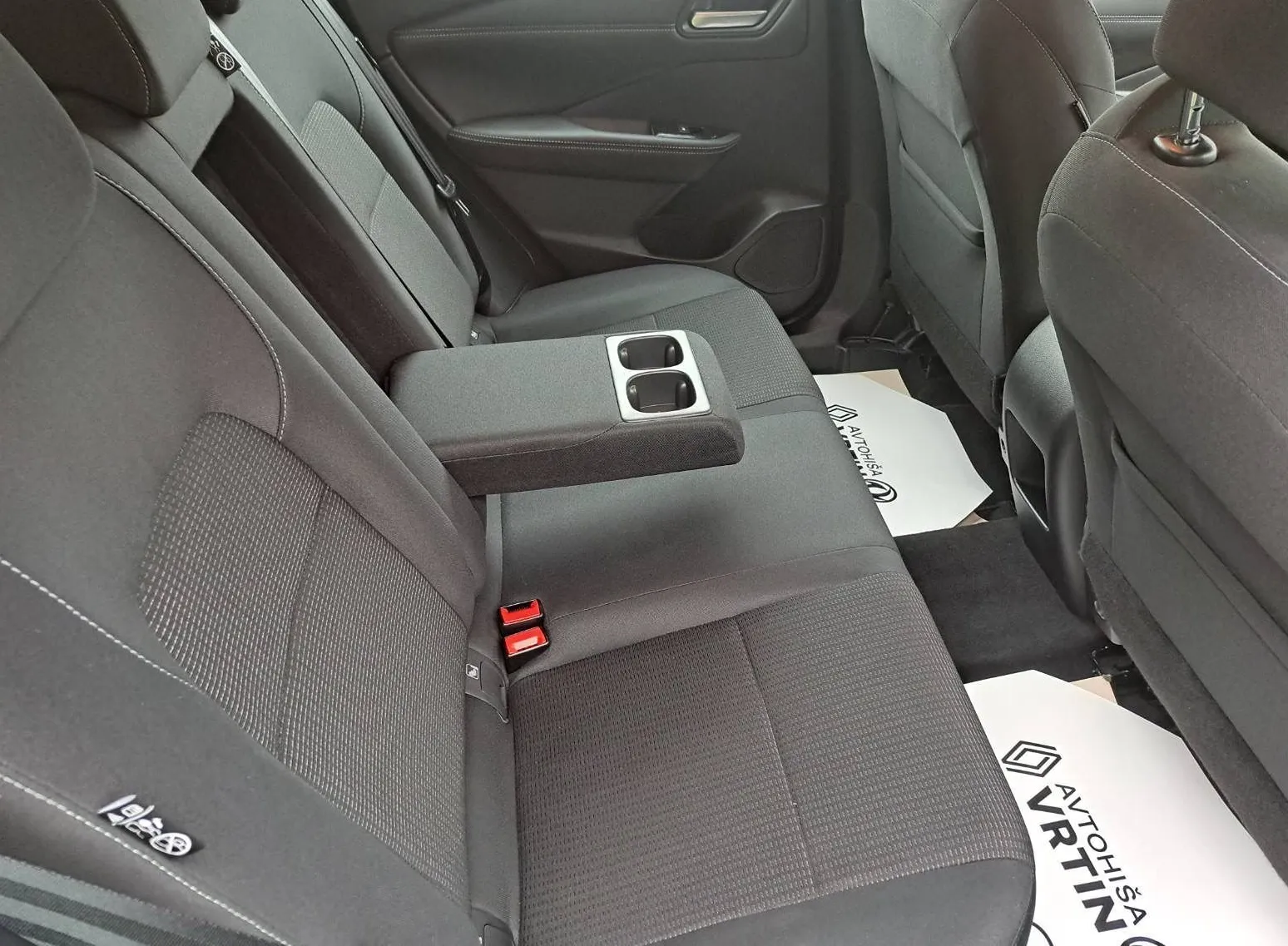 Zunanja slika - Nissan Qashqai - 1.3 BUSINESS XTRONIC Z ENOLETNIM JAMSTVOM - 9
