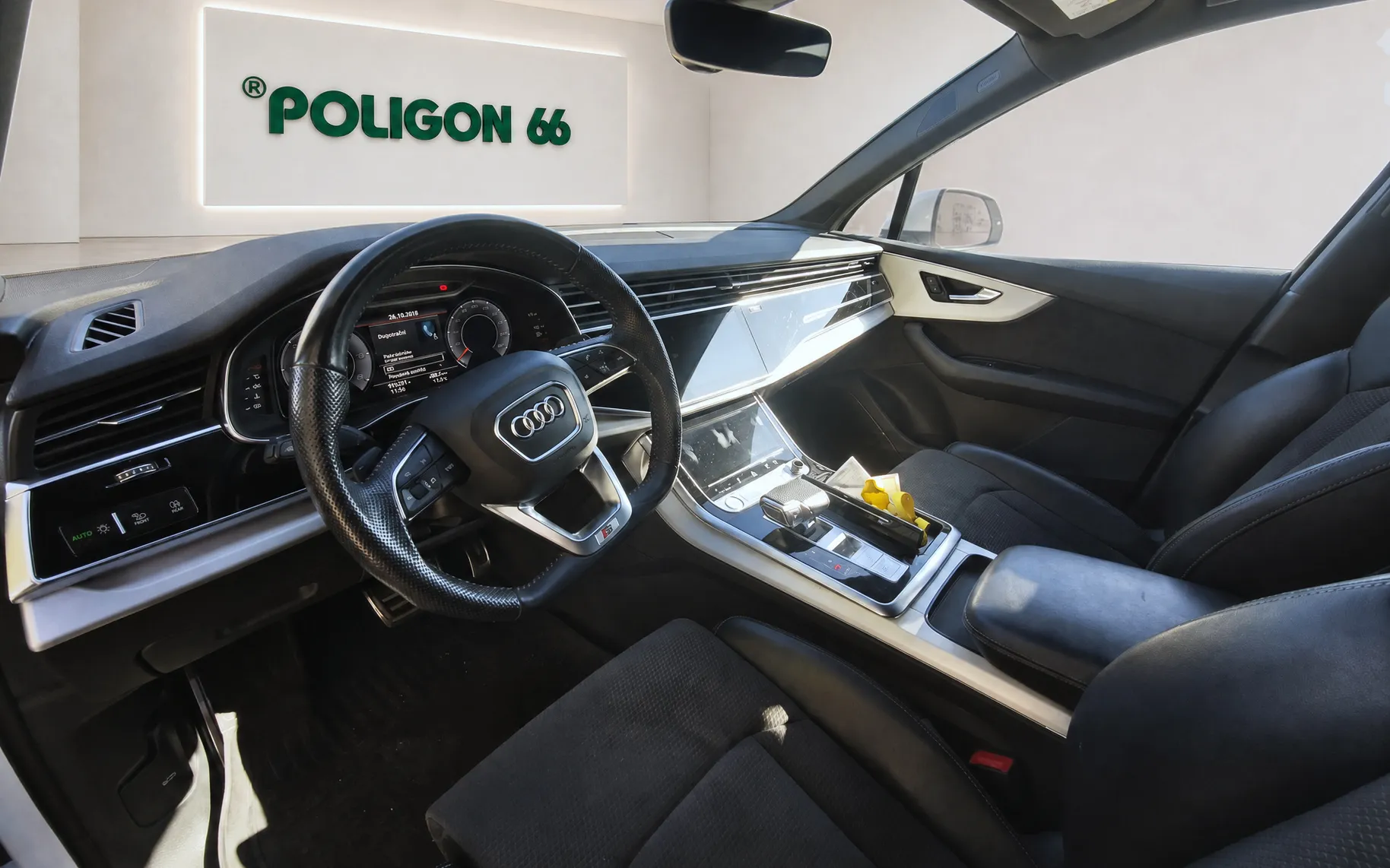 Notranja slika - Audi Q7 - quattro 50 TDI S line-SAMO 80.252 KM-1 LASTNIK - 10