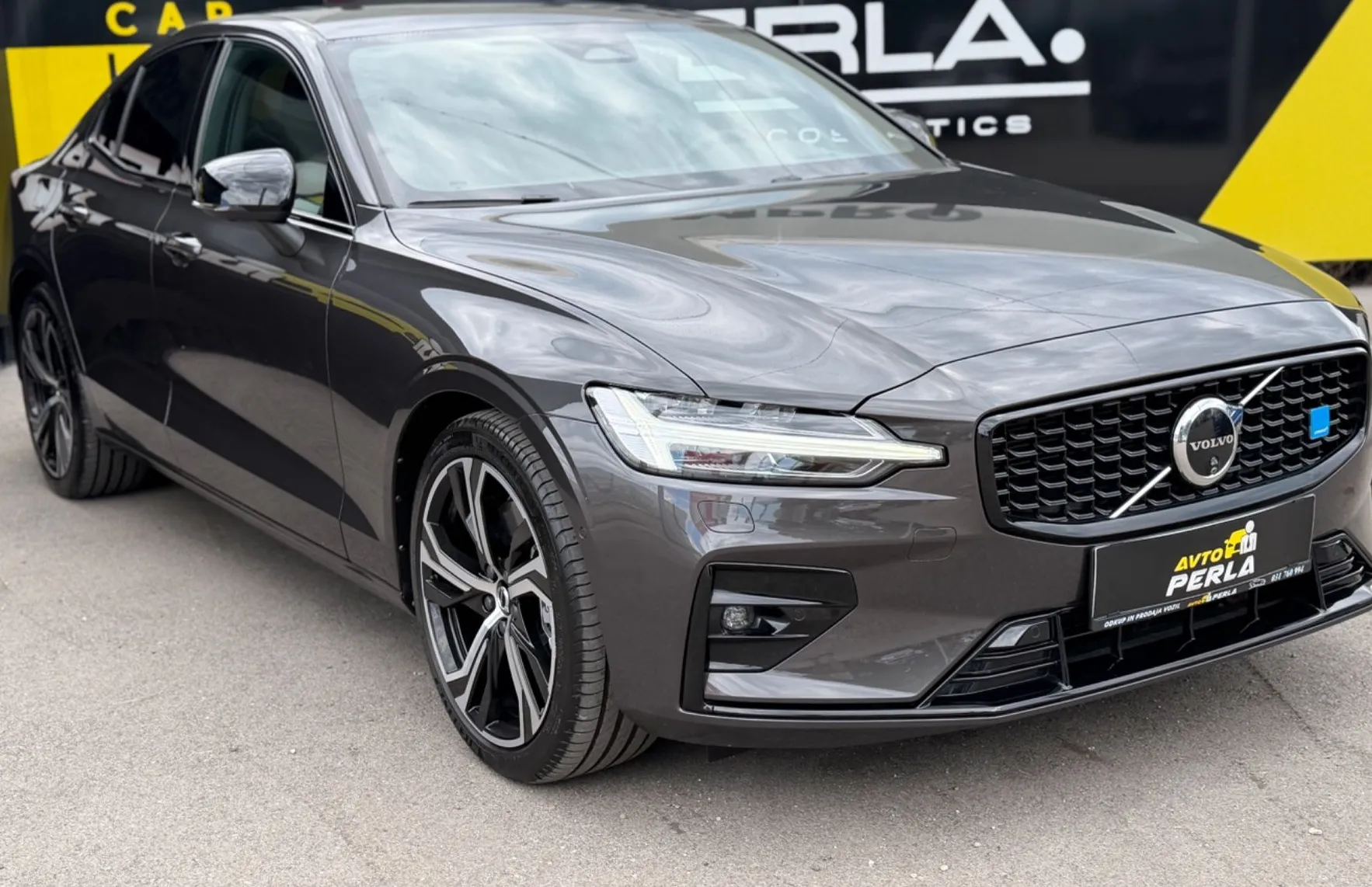 Zunanja slika - Volvo S60 - B5-R Ultimate Dark 4X4 TOP OPREMA KOT NOV JAMSTVO - 3