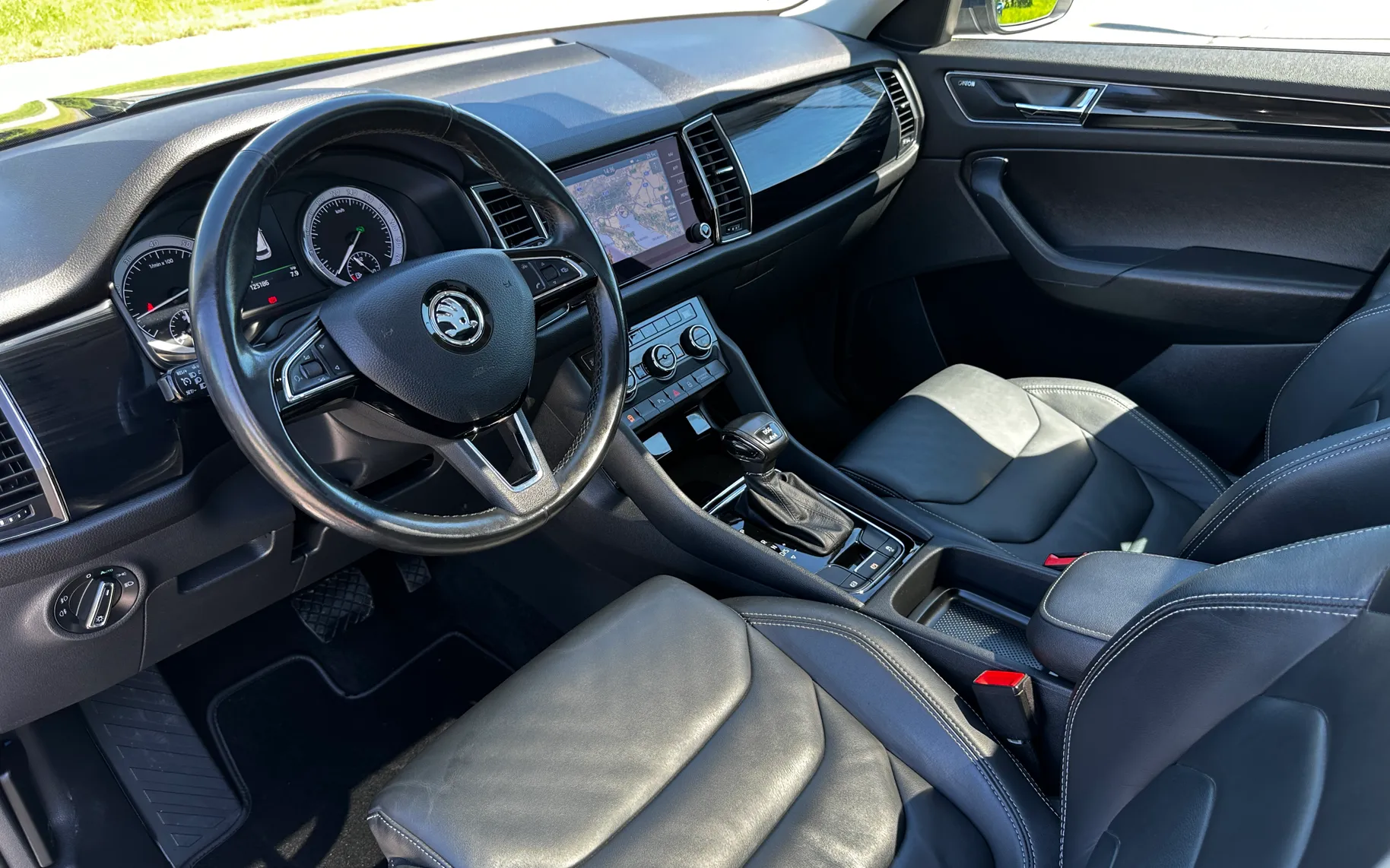 Zunanja slika - Škoda Kodiaq - 2.0 TSI 4x4 DSG STYLE-PANORAMA-LED-PDC-MEMO-ALU.19 - 14