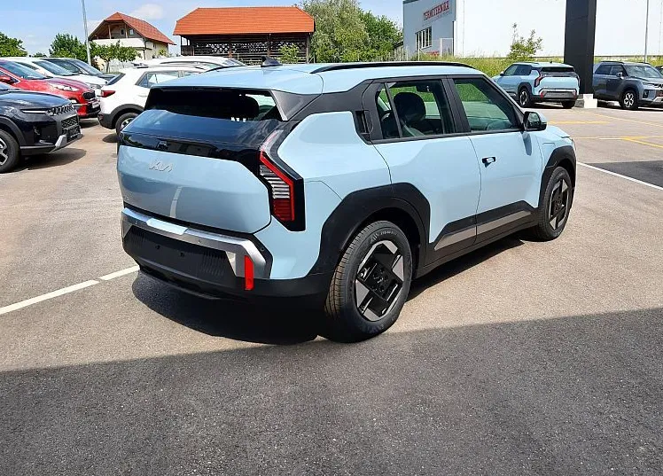 Zunanja slika - KIA EV3 - 58.3 kWh baterija. 150 kW  204 KM  SKAY - 3