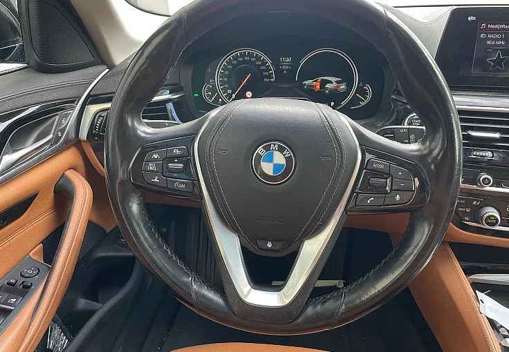 Zunanja slika - BMW Serija 5 - Touring: 530d xDrive  AT - 6