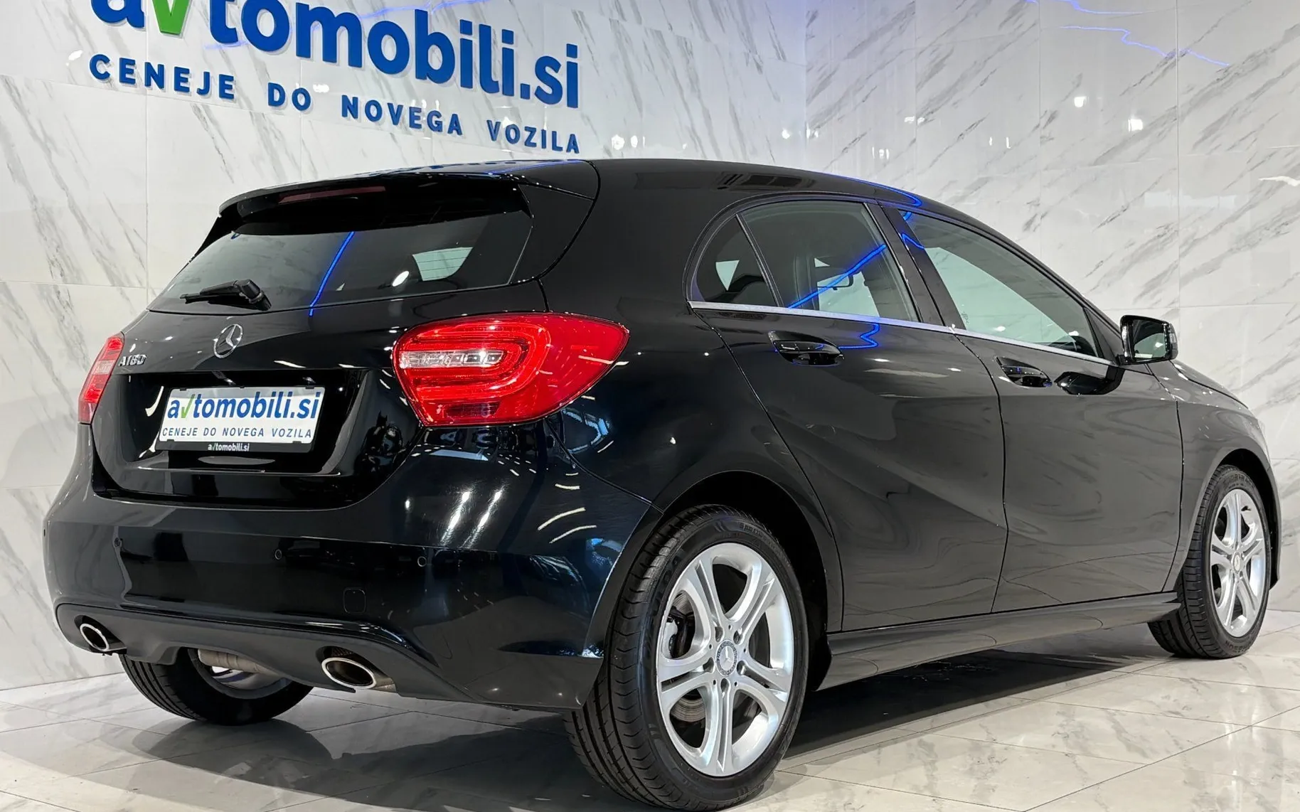 Zunanja slika - Mercedes-Benz A-Razred - 180  Kamera - Memory - Navi - Gretje - PDC - 4