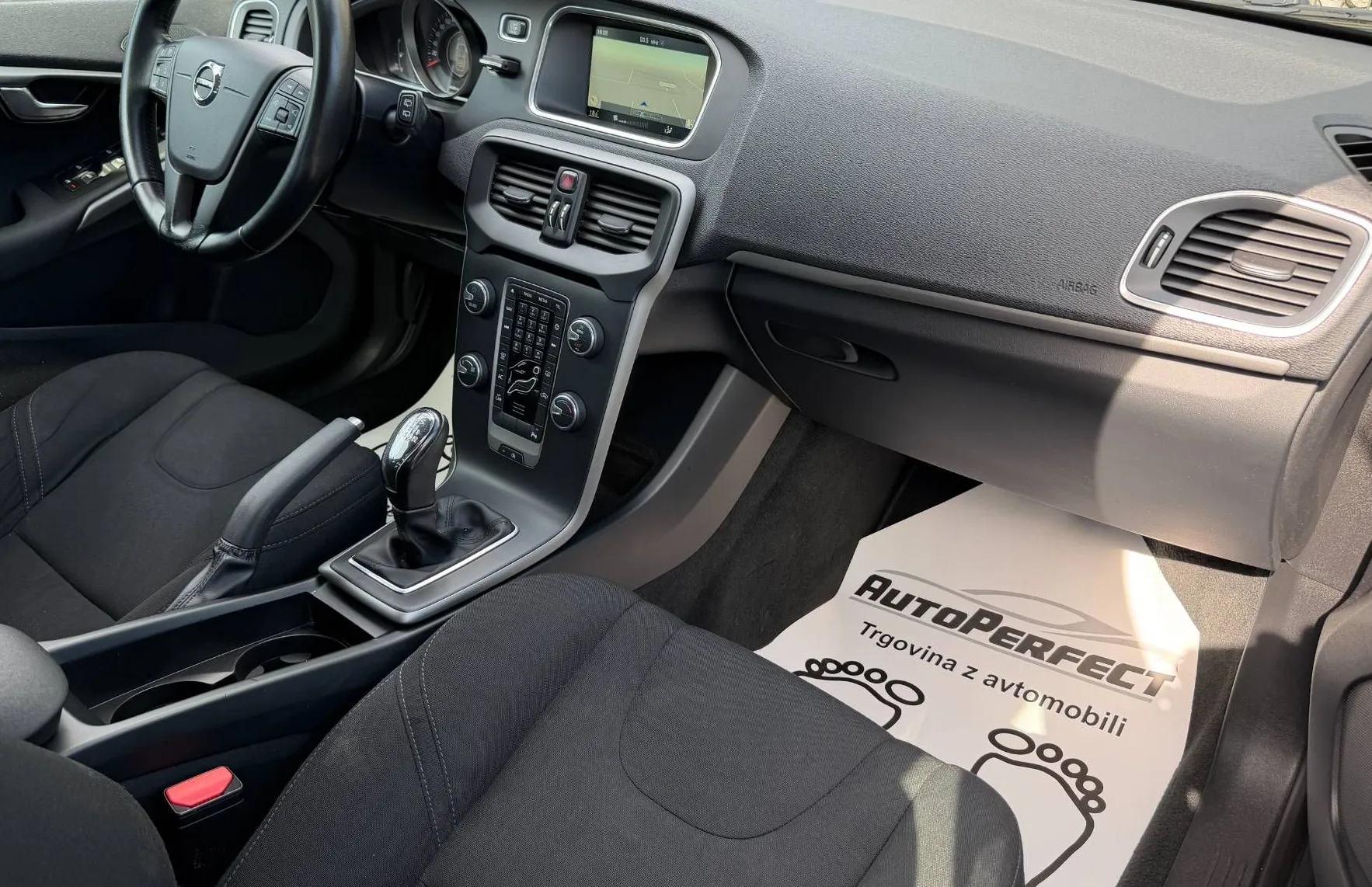 Zunanja slika - Volvo V40 - D2 | PDC | NAVI | VELIK SERVIS |... - 11