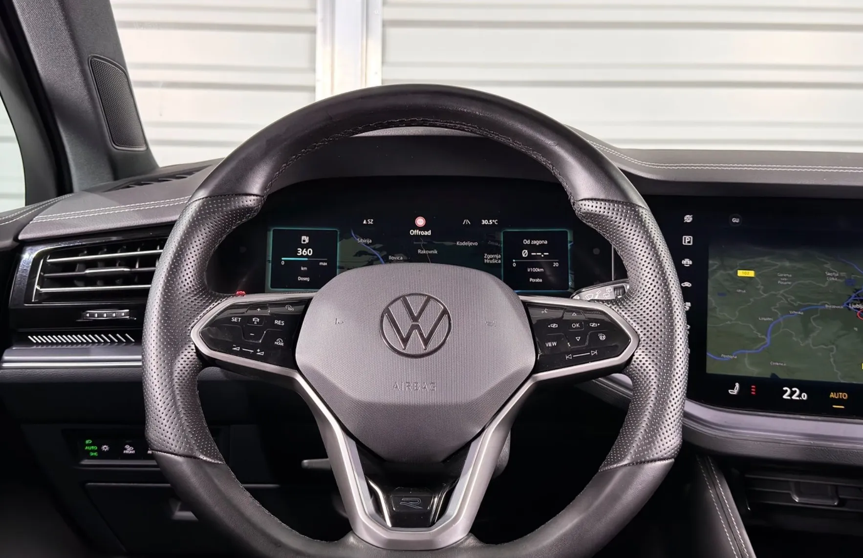 Zunanja slika - Volkswagen Touareg - 4MOTION V6 TDI BMT R-Line - ZRAČNO - KAMERA - 9