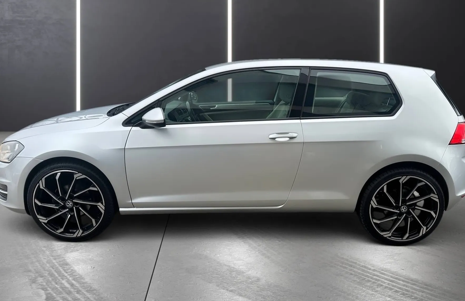 Zunanja slika - VW Golf - 1.6 TDI TEMP PDC GR.SEDEŽEV SAMO 98.000KM - 4