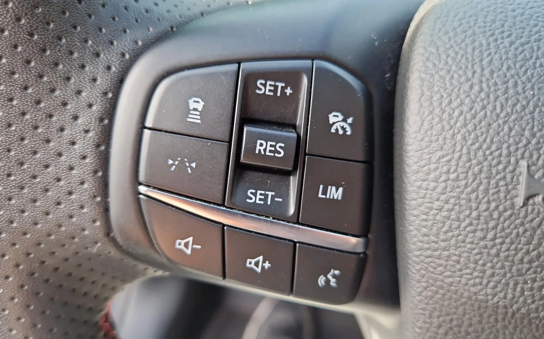 Zunanja slika - Ford Kuga - 2.5 HYBRID PHEV ST-Line CVT-SLO-LED-RADAR-NAVI-360 - 17