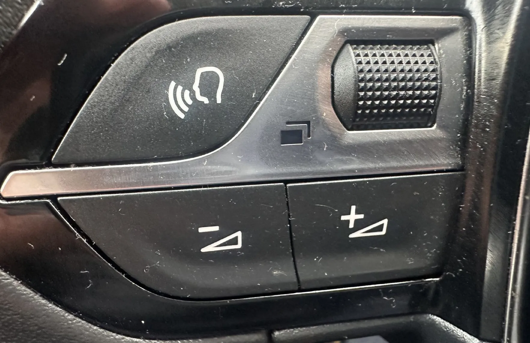 Zunanja slika - Peugeot 2008 - 1.5 BLUEHDI 130 ACTIVE.KAMERA.NAVI.LED.SAMO 90.000 - 7