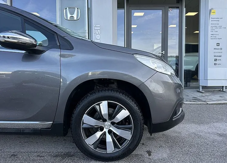 Zunanja slika - Peugeot 2008 - 1.2 PureTech 110 Stop Start ALLURE - 4