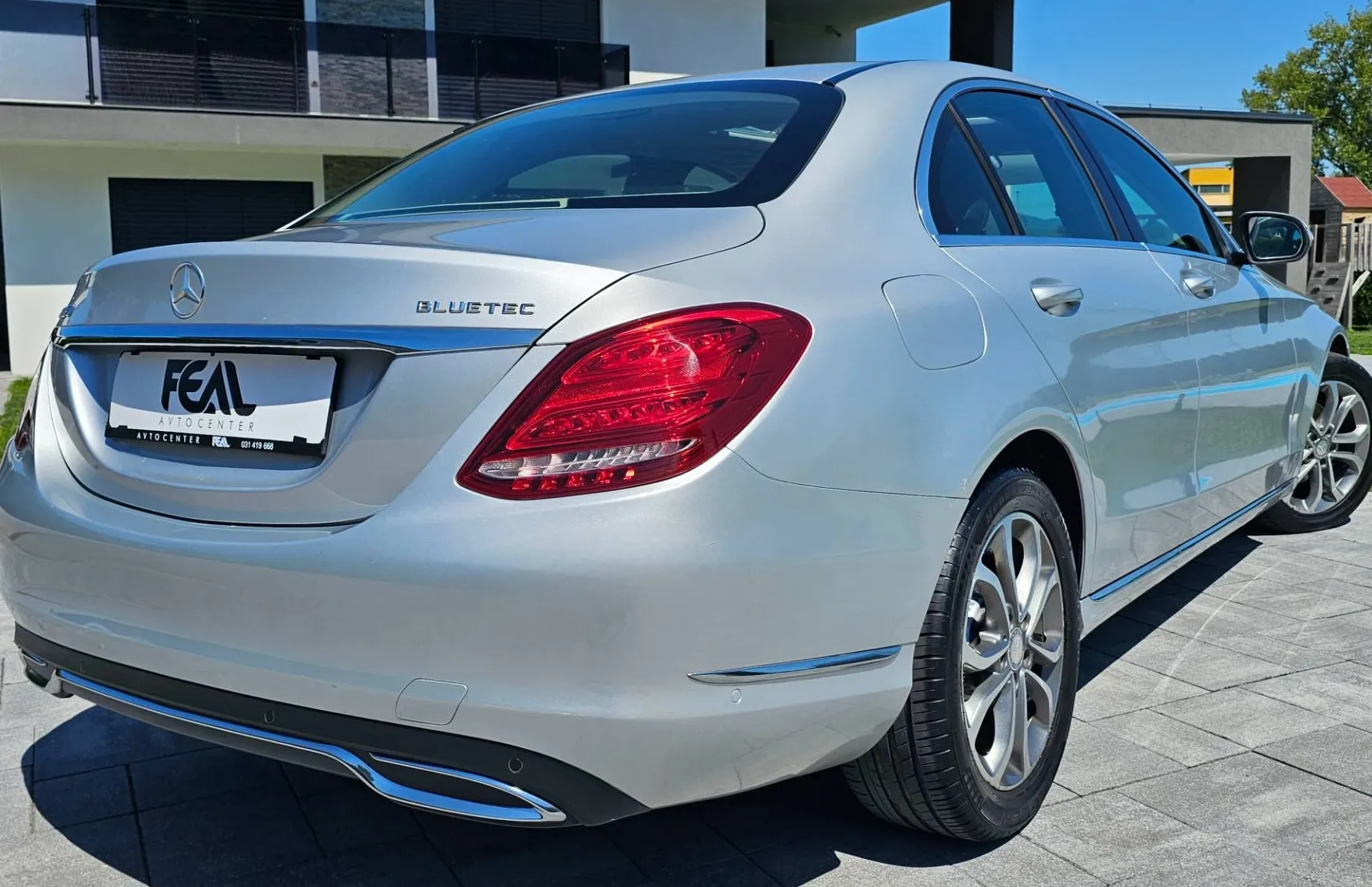 Zunanja slika - Mercedes-Benz C-Razred - C 220 D-AVT-SPORT-LED-HEAD UP-USNJE-ŠIBEDAH-1 LAS - 4