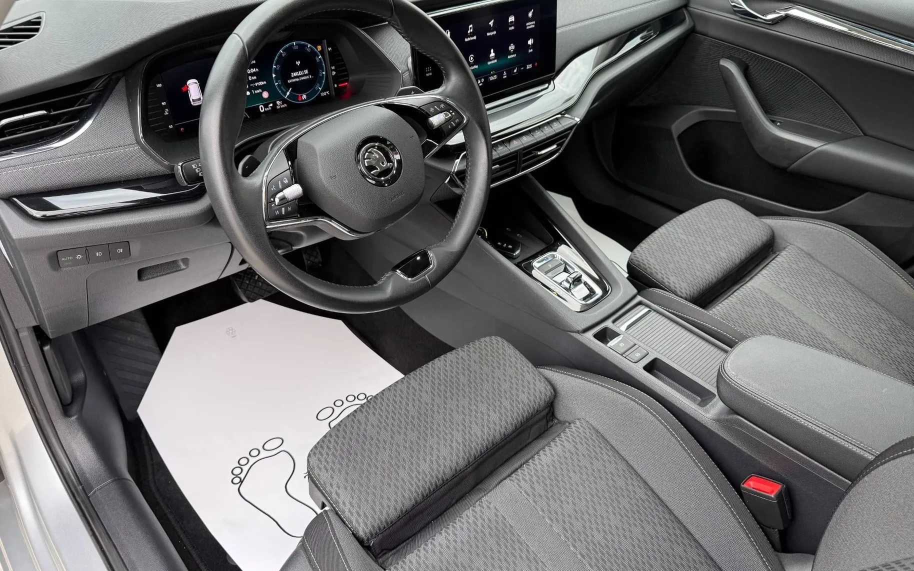 Notranja slika - Škoda Octavia - Combi 2.0 TDI Sport line DSG 1 LASTNIK-KAM-LED - 9