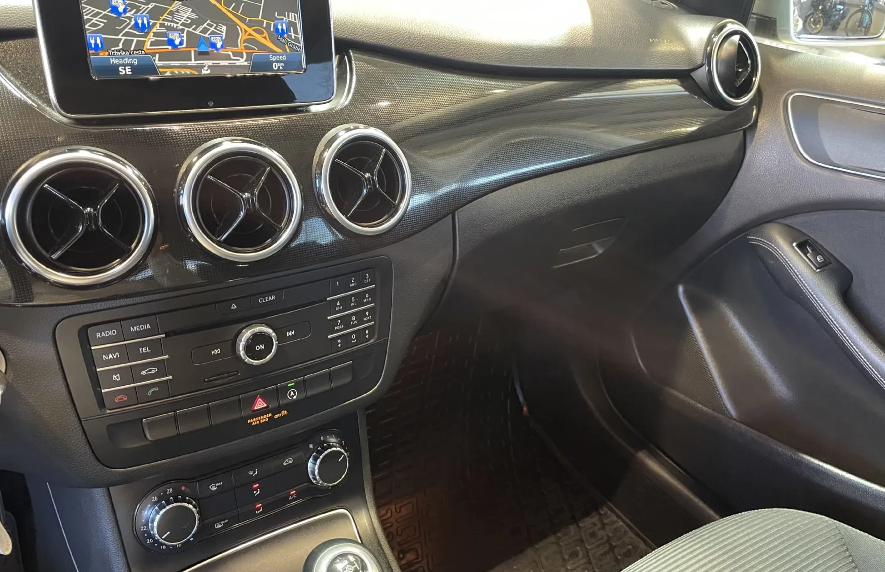 Zunanja slika - Mercedes-Benz B-Razred - B200CDI-NAVIGACIJA-TEMPOMAT-MULTIFUNKCIJA-KAMERA - 11