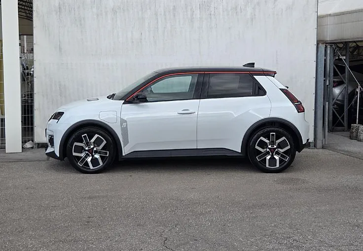 Zunanja slika - Renault 5 E-tech - Techno EV40 + Paket Zima+Udobje+Vožnja+Parkiranje - 6