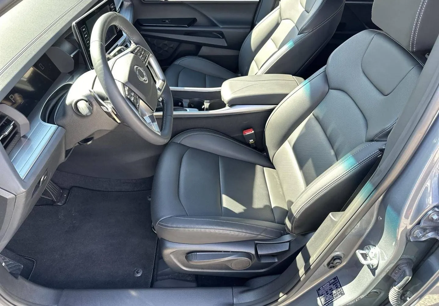 Notranja slika - SsangYong Torres - 1.5 T-GDI Premium 4WD AT - 8