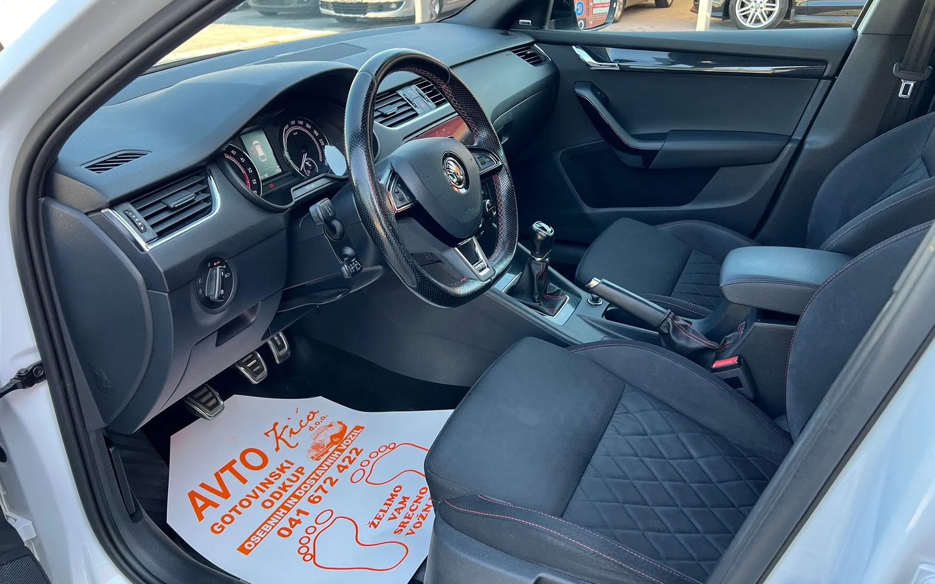 Notranja slika - Škoda Octavia - RS 2.0 TDI-BI-XENON-LED-NAVI-RADAR TEM-PDC-ODLI  268 .. - 9