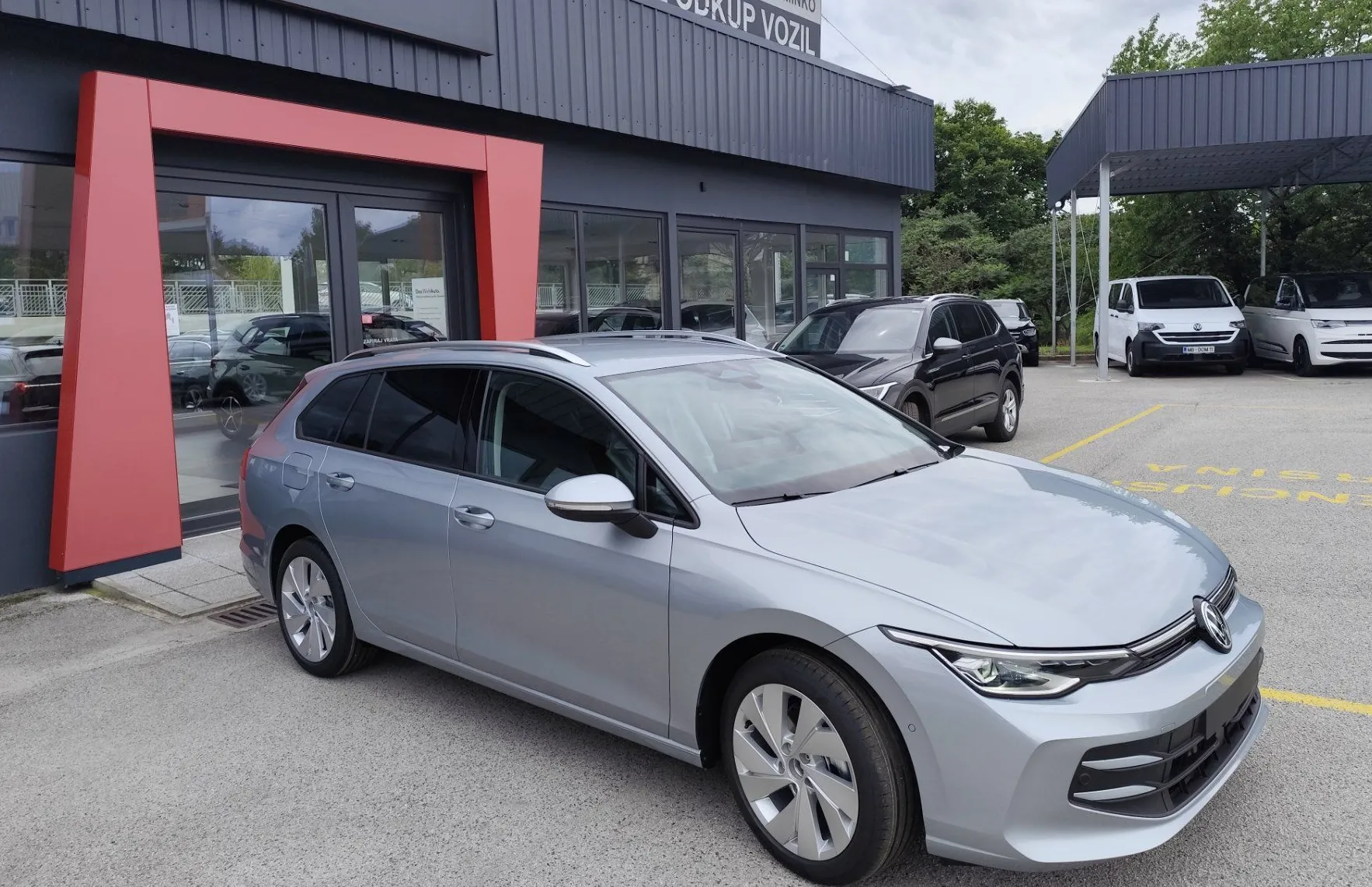 Zunanja slika - Volkswagen Golf - Variant 1.5 eTSI 4All DSG - 1