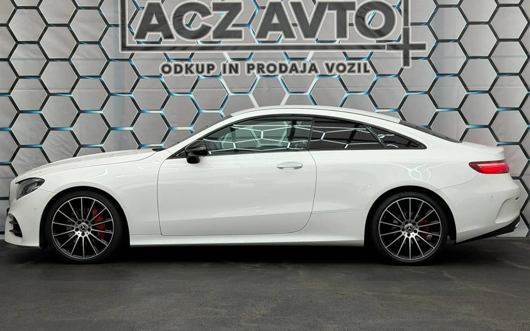Notranja slika - Mercedes-Benz E-Razred - E 220D•4 MATIC•AMG PAKET•VIRTUAL•SOFT CLOSE•ACC• - 7
