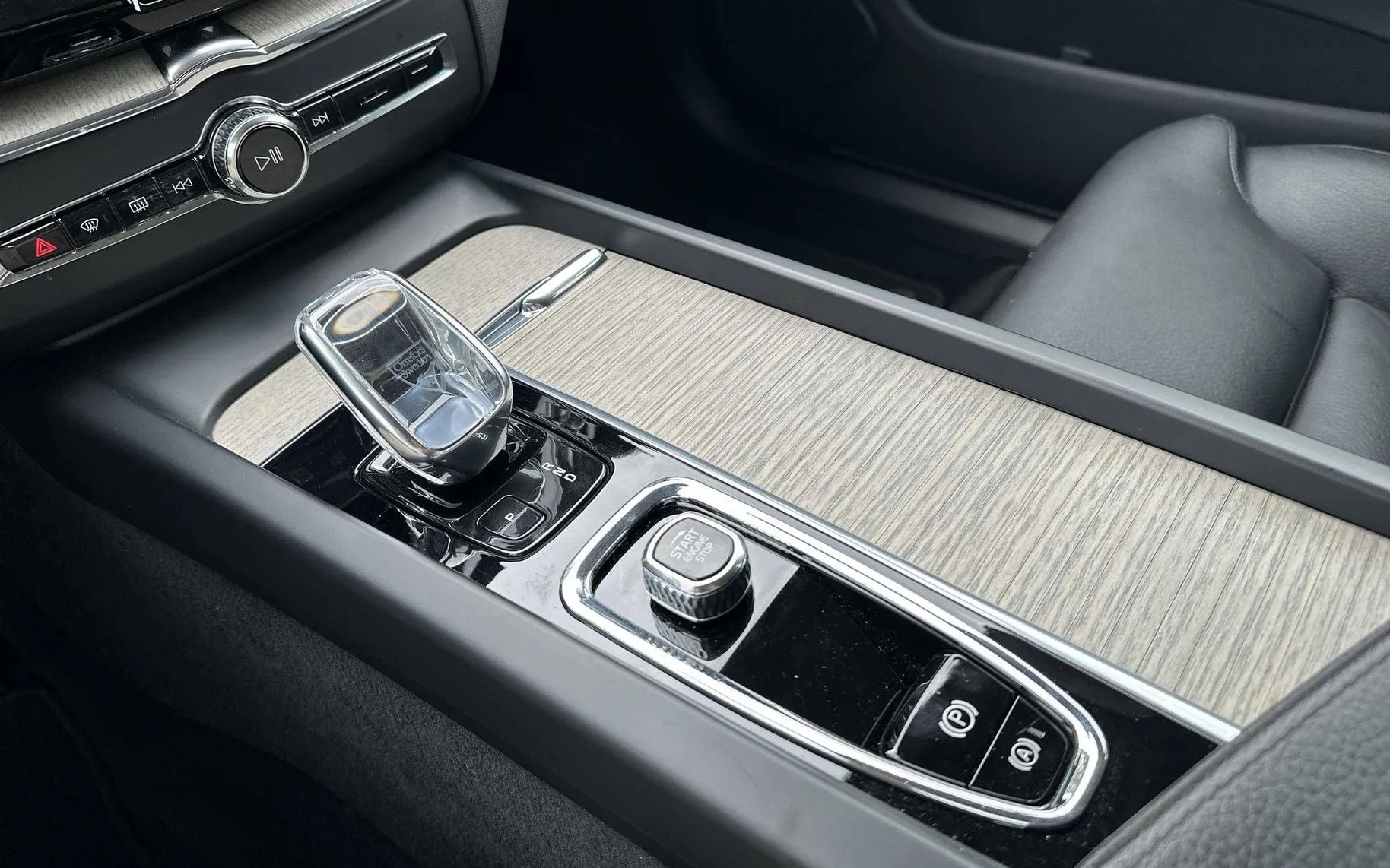Notranja slika - Volvo XC60 - B5D AWD Inscription Avt. - 19