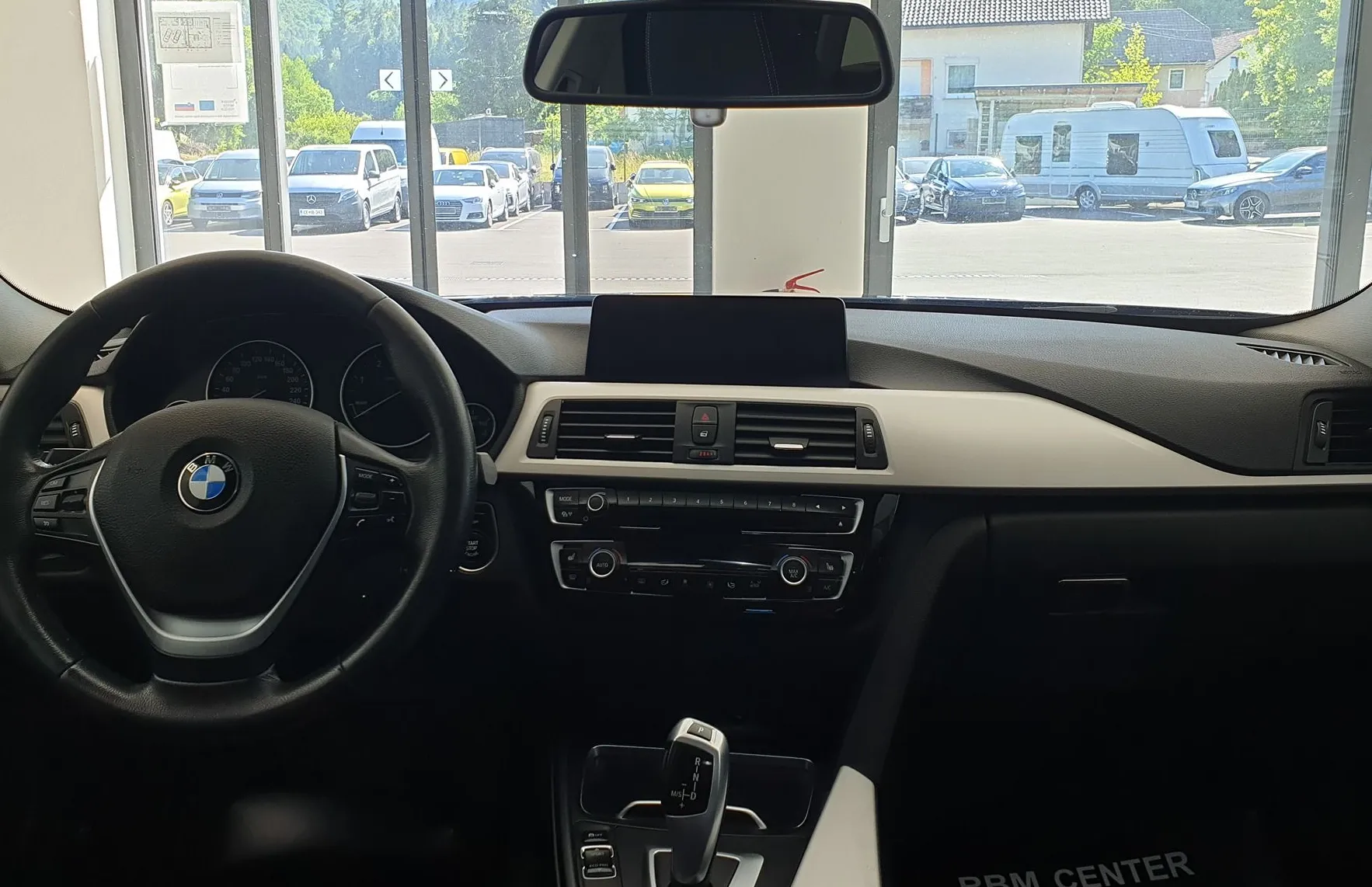 Zunanja slika - BMW Serija 3 - Touring: 318d Touring KEYLES|LED|VELIKA NAVI|PDC|GR.SEDE - 12