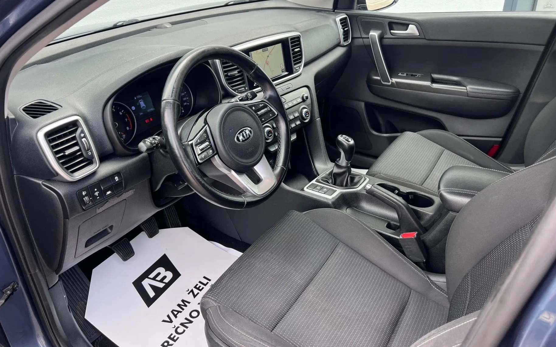 Notranja slika - KIA Sportage - 2WD 1.6 GDI+1. LAST+SLO+NAVI+PDC - 9