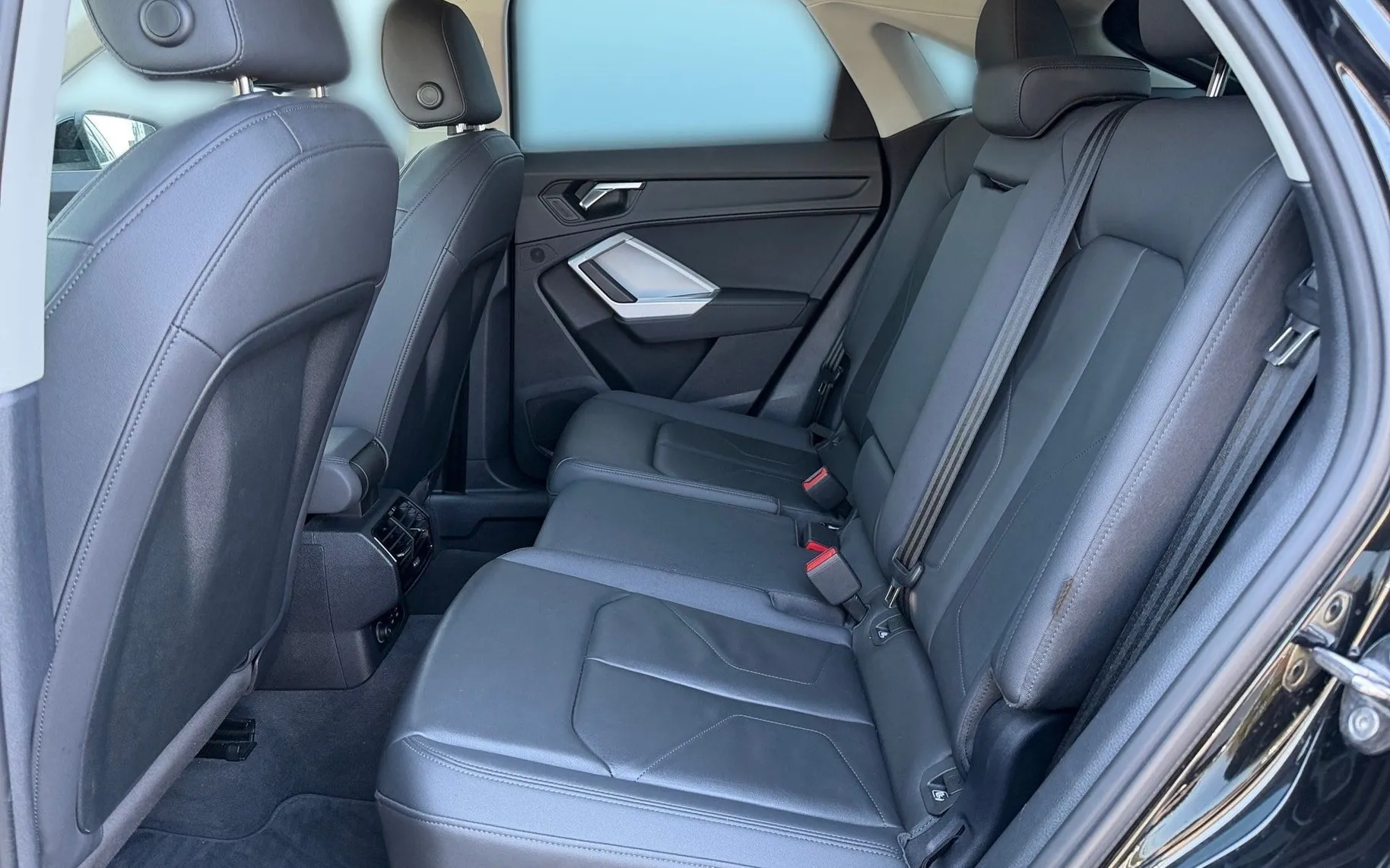 Notranja slika - Audi Q3 Sportback - 35TDI S line S tronic-Usnje-LED-ACC-Keyless-Kame.. - 11