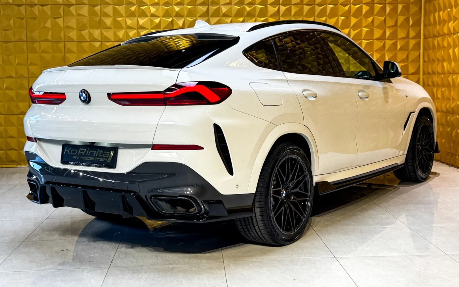 Notranja slika - BMW serija X6: - xDrive30d M Sport-HLAJENJE-360-VIRTUAL-AMBI... - 10