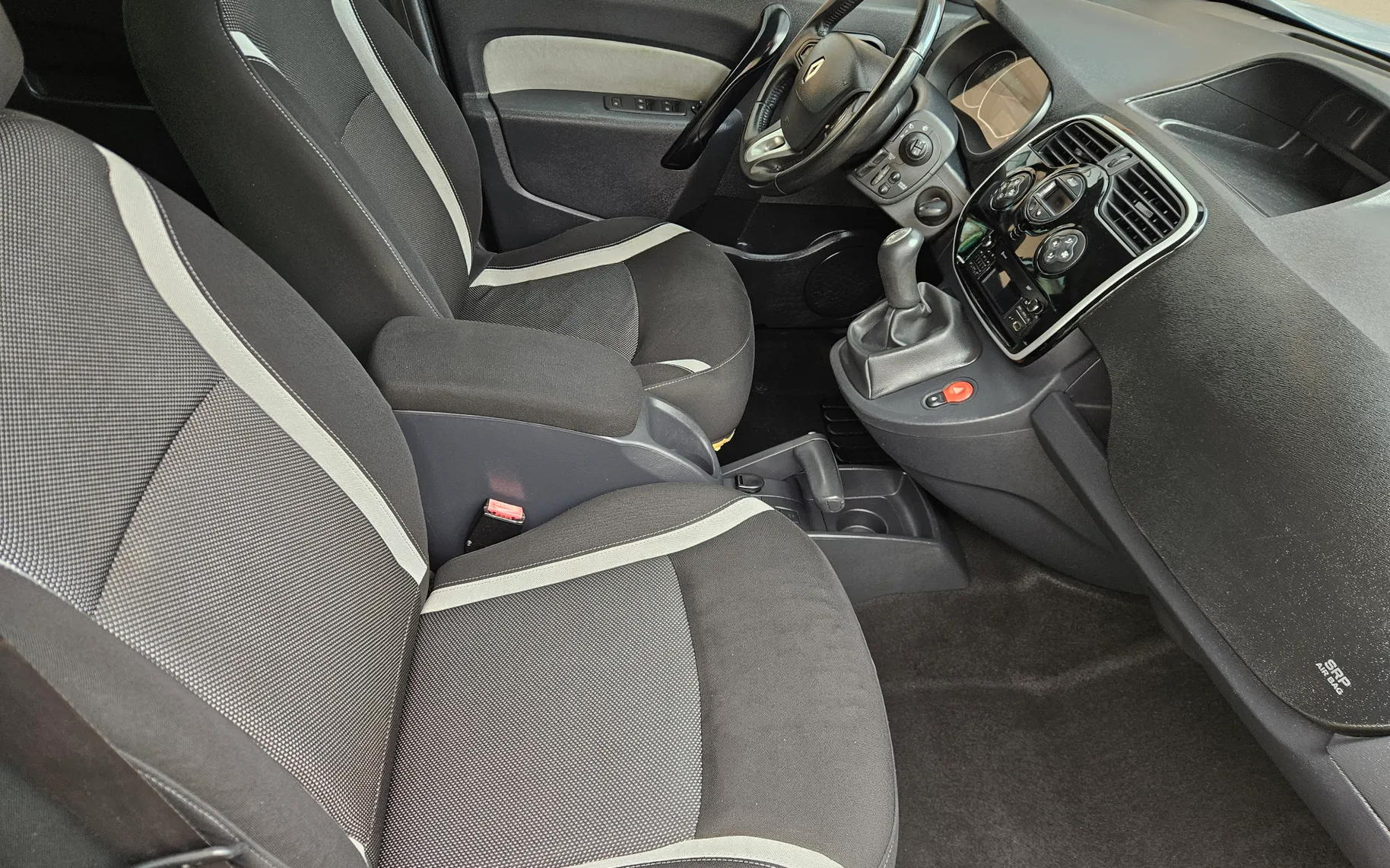 Notranja slika - Renault Kangoo - 1,5 dCi 90 Luxe - 10