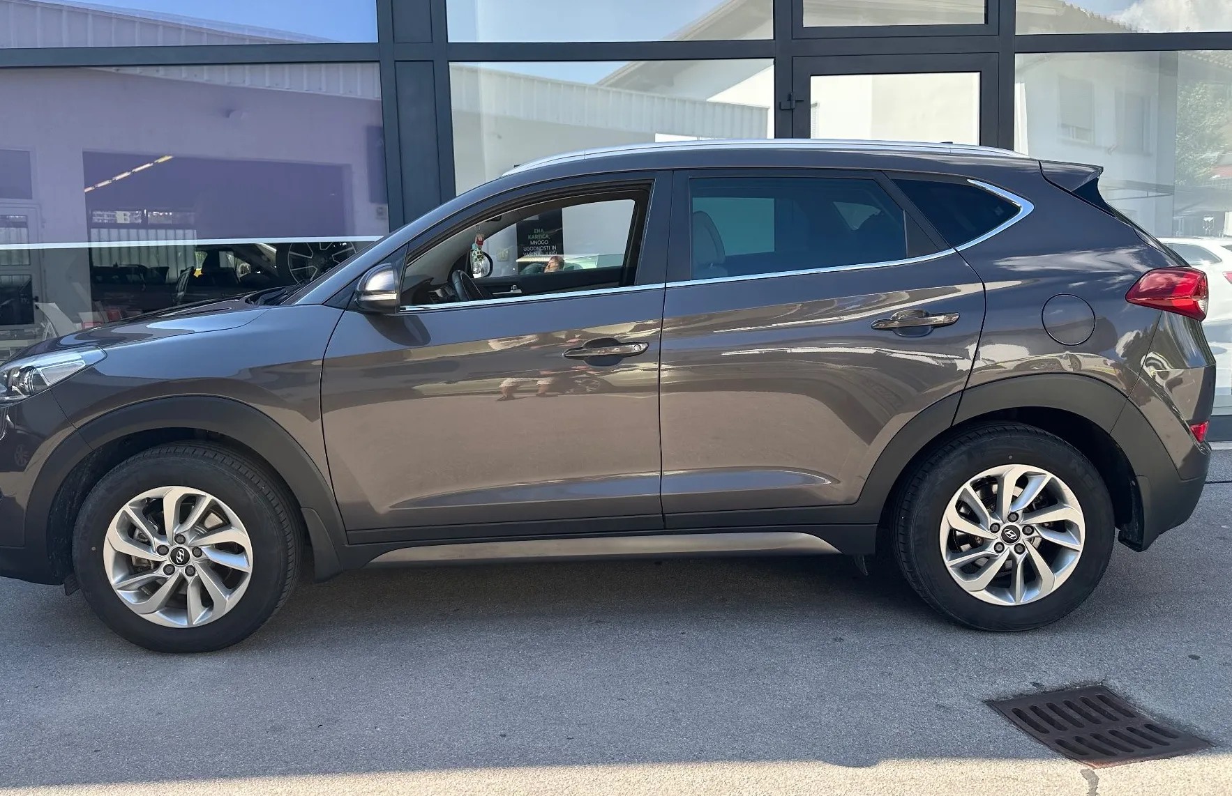 Zunanja slika - Hyundai Tucson - Premium 1.6 T-GDI 4WD - SLO - 4