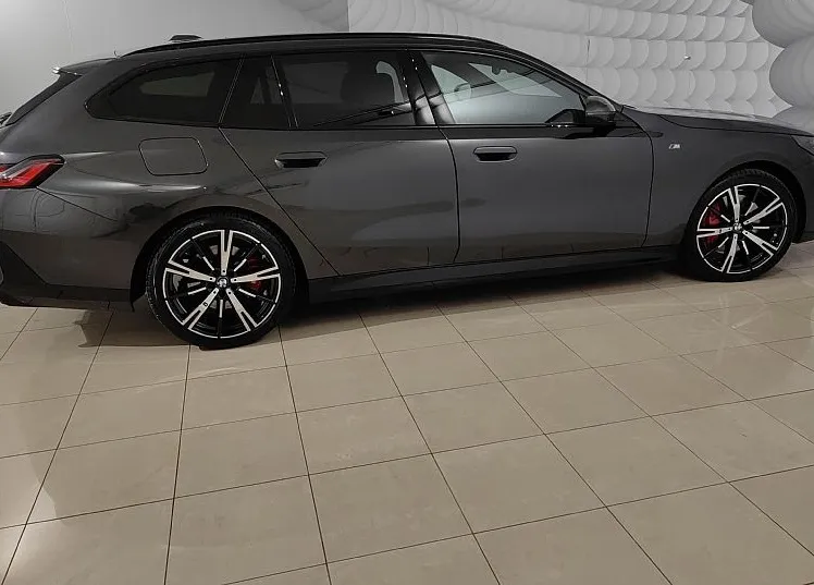 Zunanja slika - BMW Serija 5 - Touring: 540d-XD-M-PAKET-ICONIC-PANO-HLA-SE-360-KAM-ACC- - 2