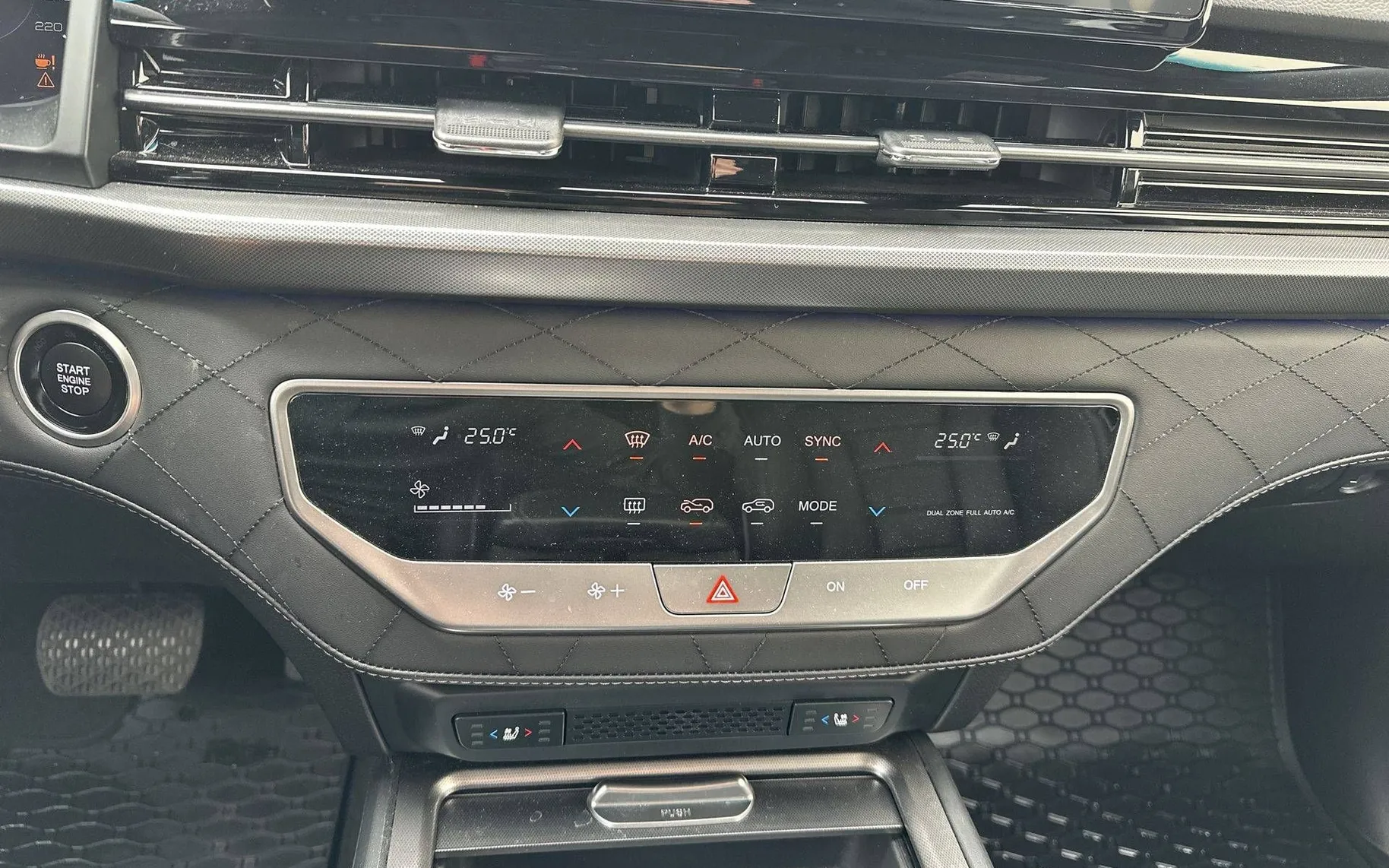 Notranja slika - SsangYong Rexton - 2.2 XDI AWD Limited Exclusive Panorama+ Avt. - 18