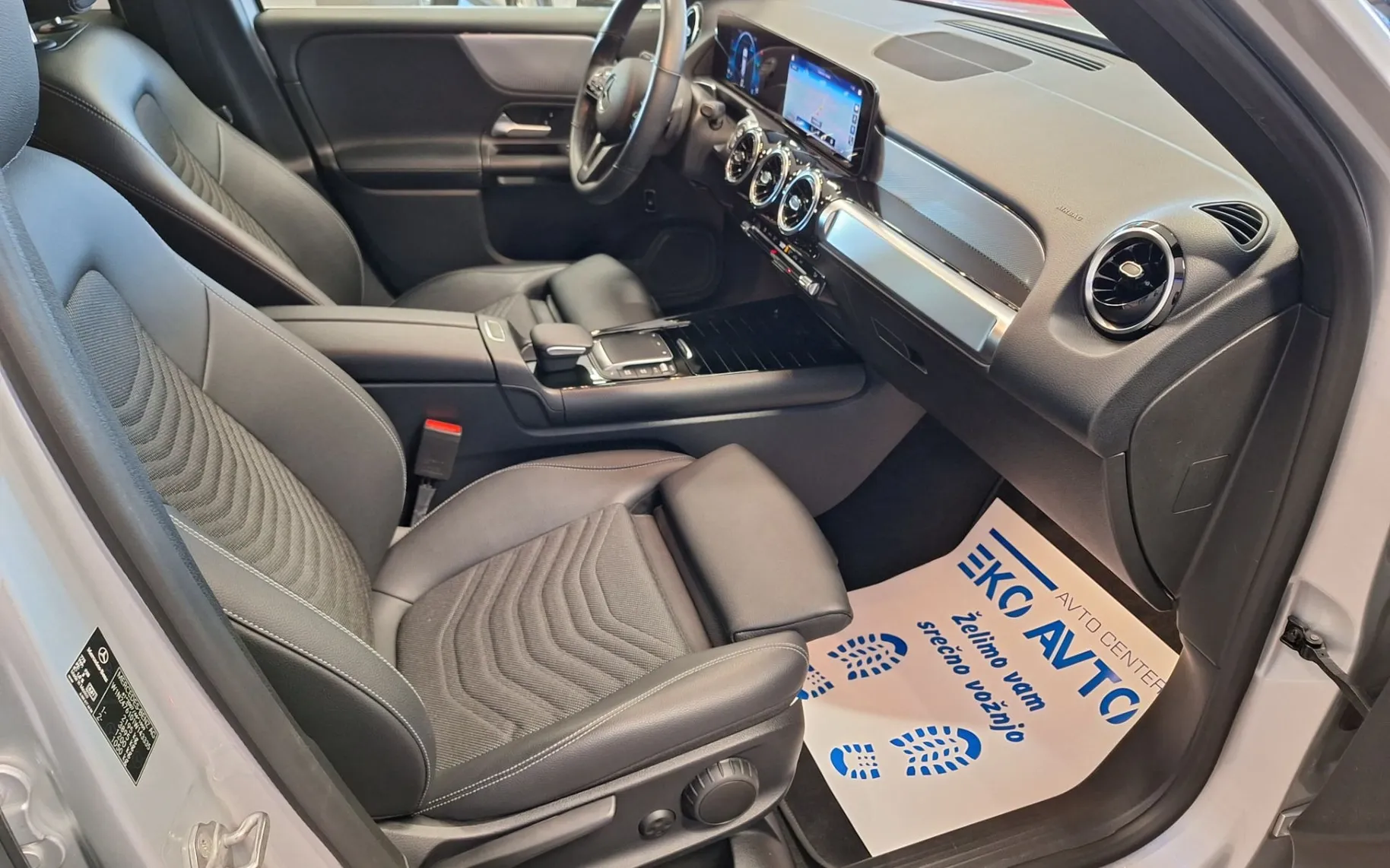 Notranja slika - Mercedes-Benz GLB-Razred - GLB 2.0D-KAMERA-VELIKA NAVI-PDC-USNJE-KOT N... - 10