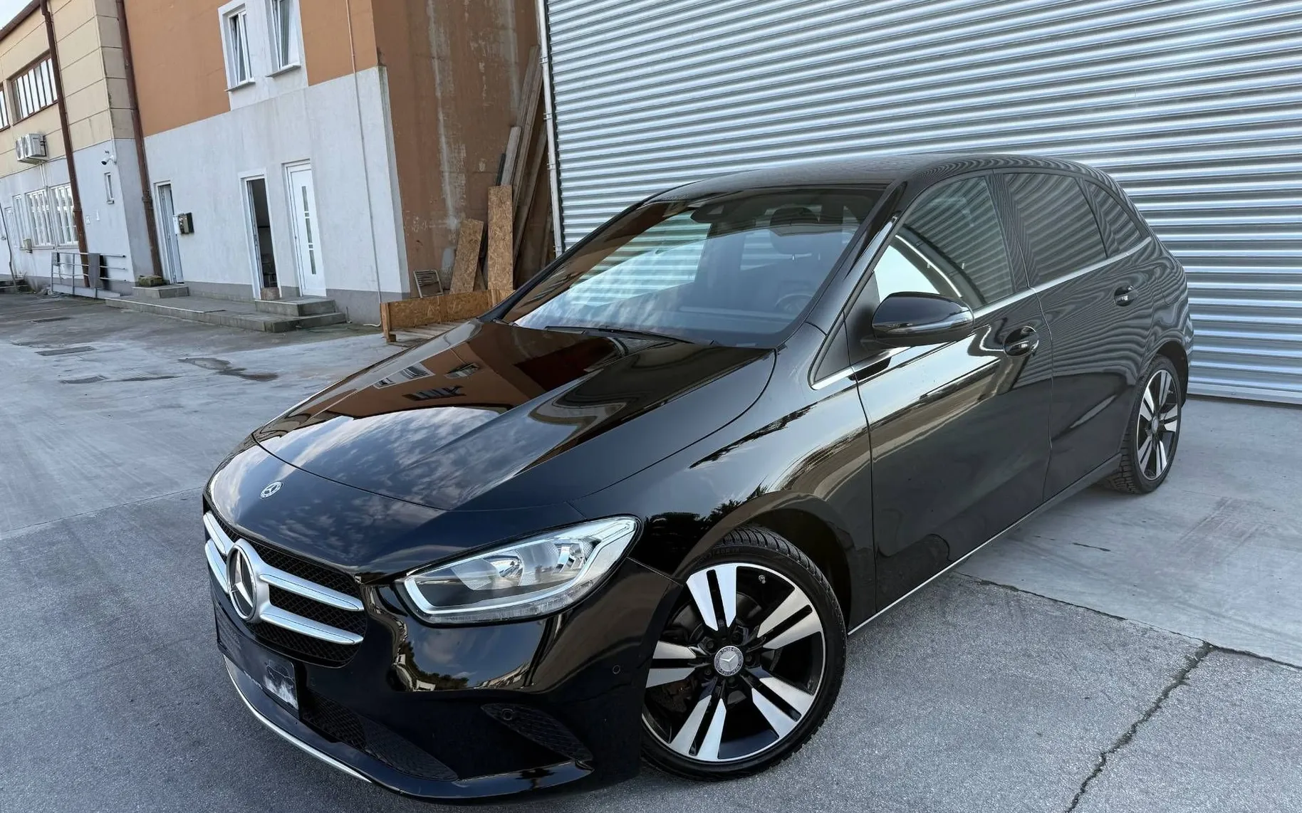 Notranja slika - Mercedes-Benz B-Razred - 180 d SPORT AVT.-F1 KAMERA-USNJE-ALU 19 - 8