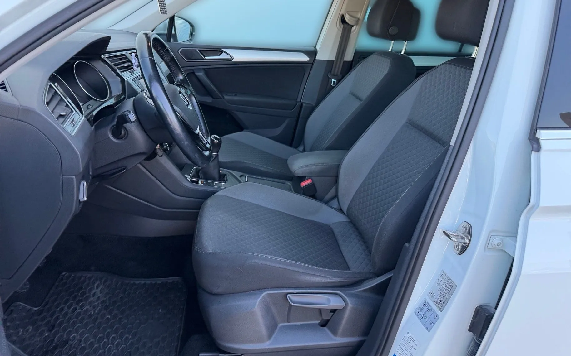 Notranja slika - Volkswagen Tiguan - 1.4 TSI ACT BMT Comfortline-LED-ACC-PDC-Vzv.kamera - 7