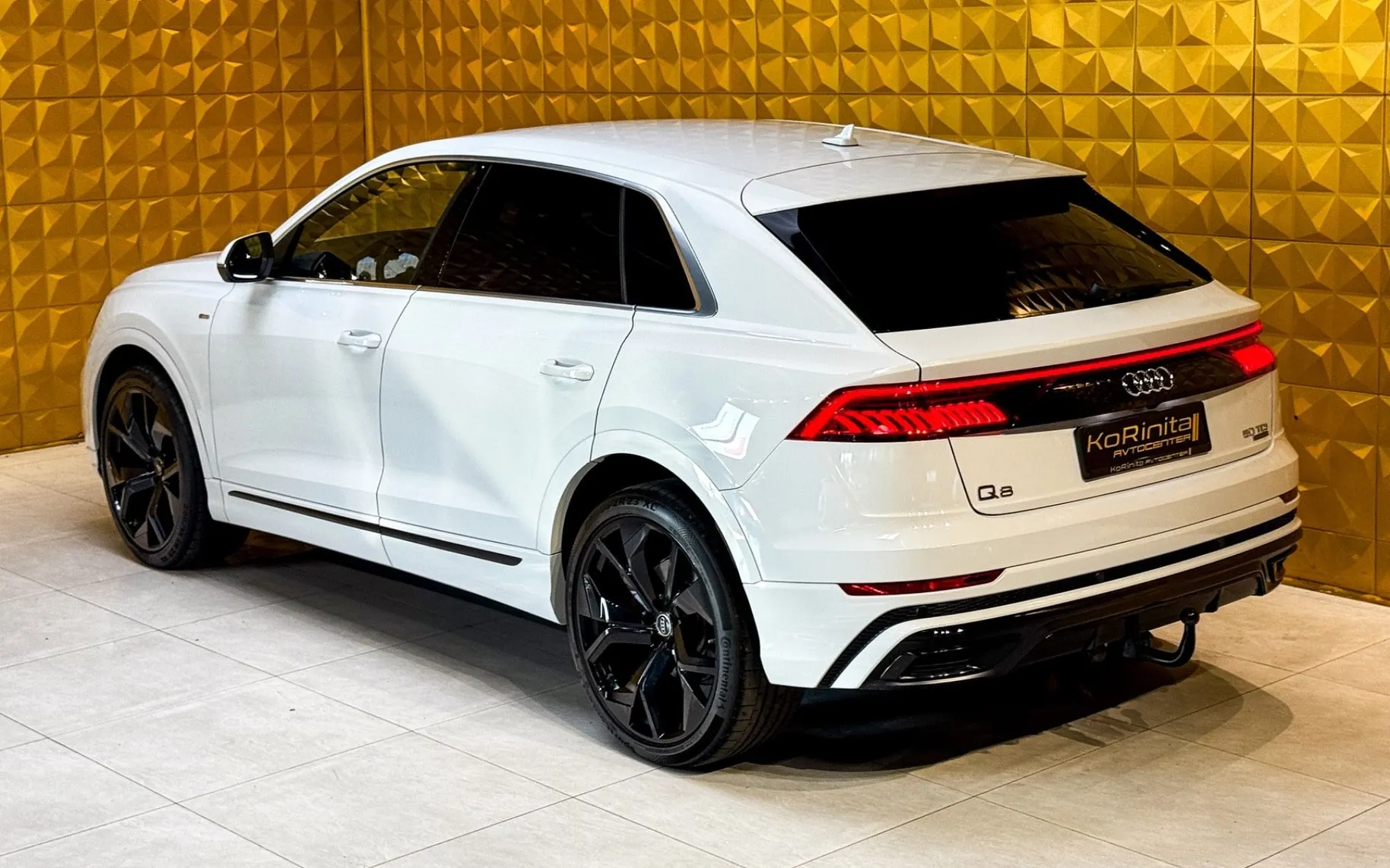 Notranja slika - Audi Q8 - quattro 50 TDI S-Line Aut. ZRAČNO-LED-DIGITAL - 8