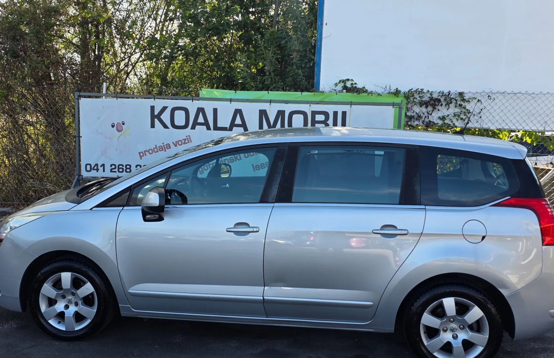 Zunanja slika - Peugeot 5008 - Premium 1.6 HDi FAP 7SEDEŽEV-KLIMA-ALU PLATIŠČA - 7