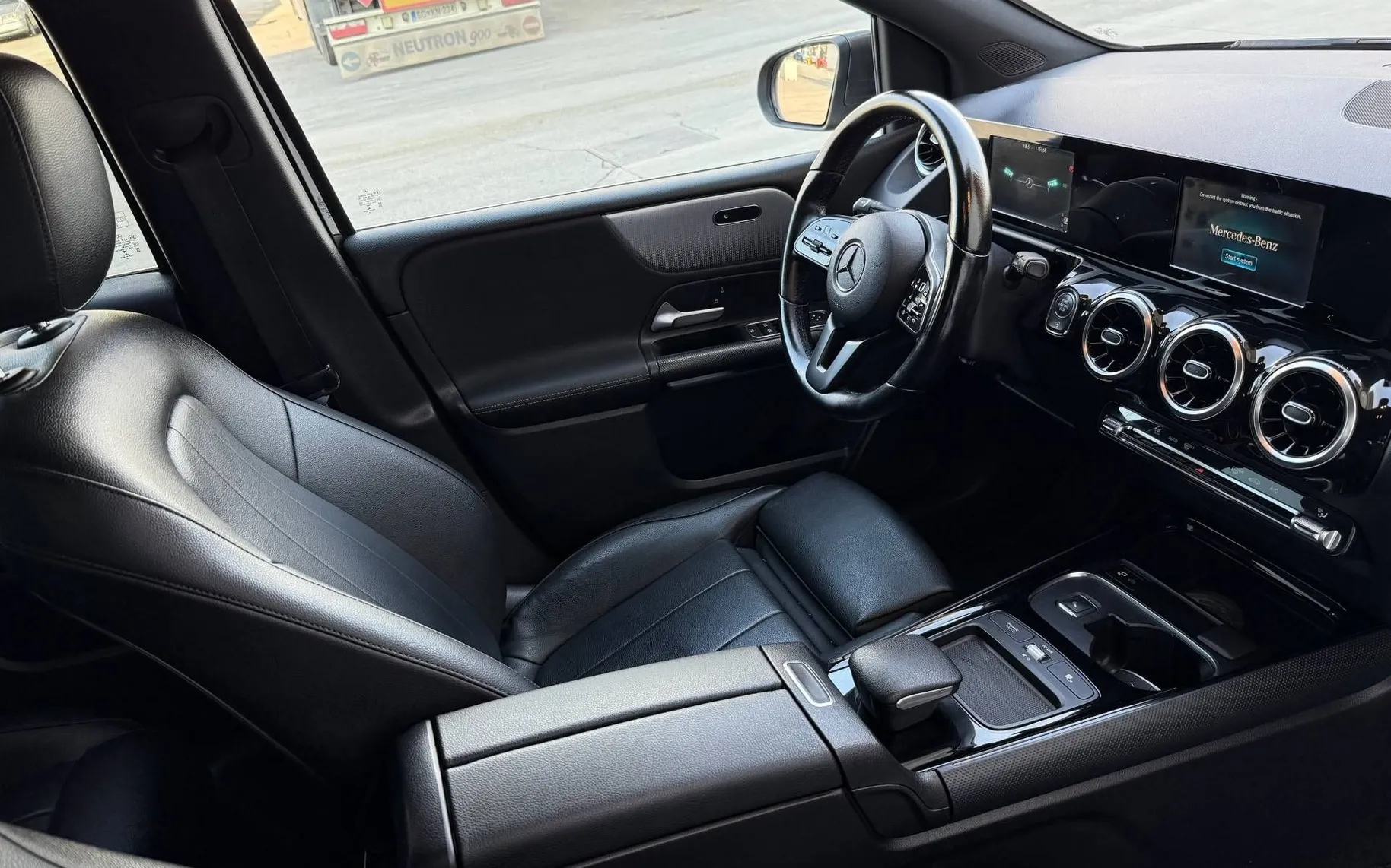 Notranja slika - Mercedes-Benz B-Razred - 180 d SPORT AVT.-F1 KAMERA-USNJE-ALU 19... - 12