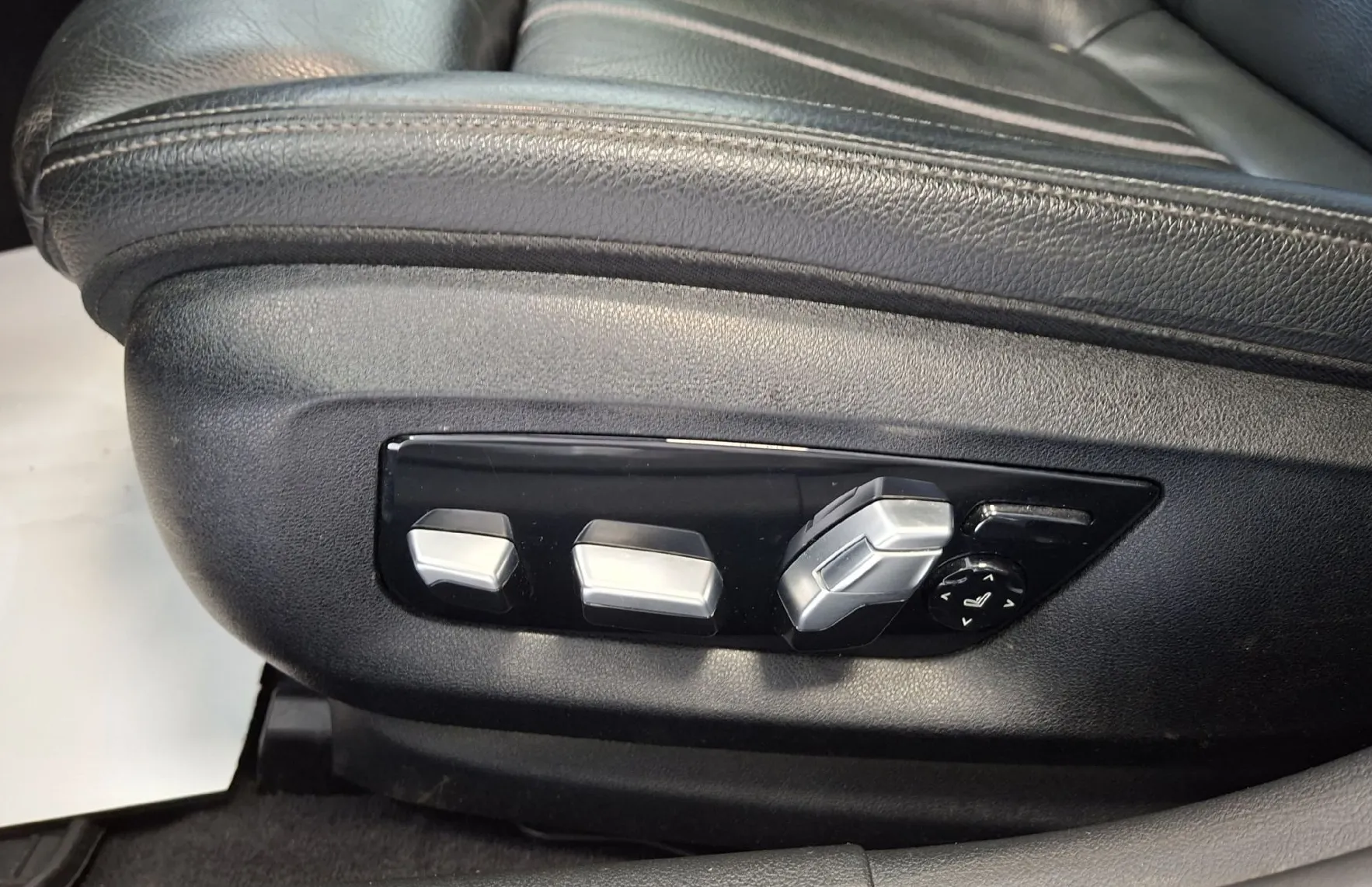 Zunanja slika - BMW Serija 5 - Touring: 520d x Drive aut.SPORT LINE-LED-NAVI-PANORAMA- - 18