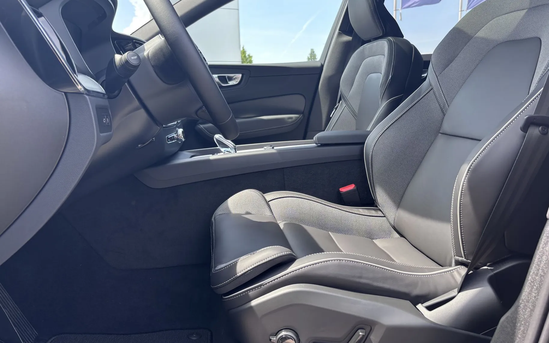 Zunanja slika - Volvo XC60 - T8 TwE Ultra Black Edition - 7