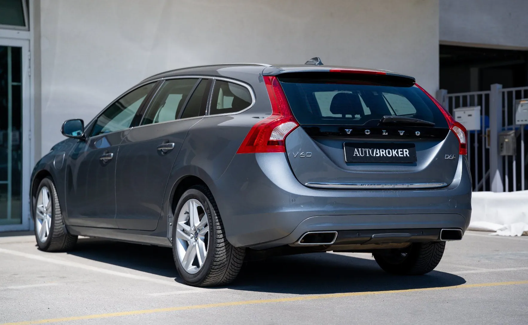 Zunanja slika - Volvo V60 - D6 2.4 TD TwinEngine AUT. tempomat navi senzorji - 7