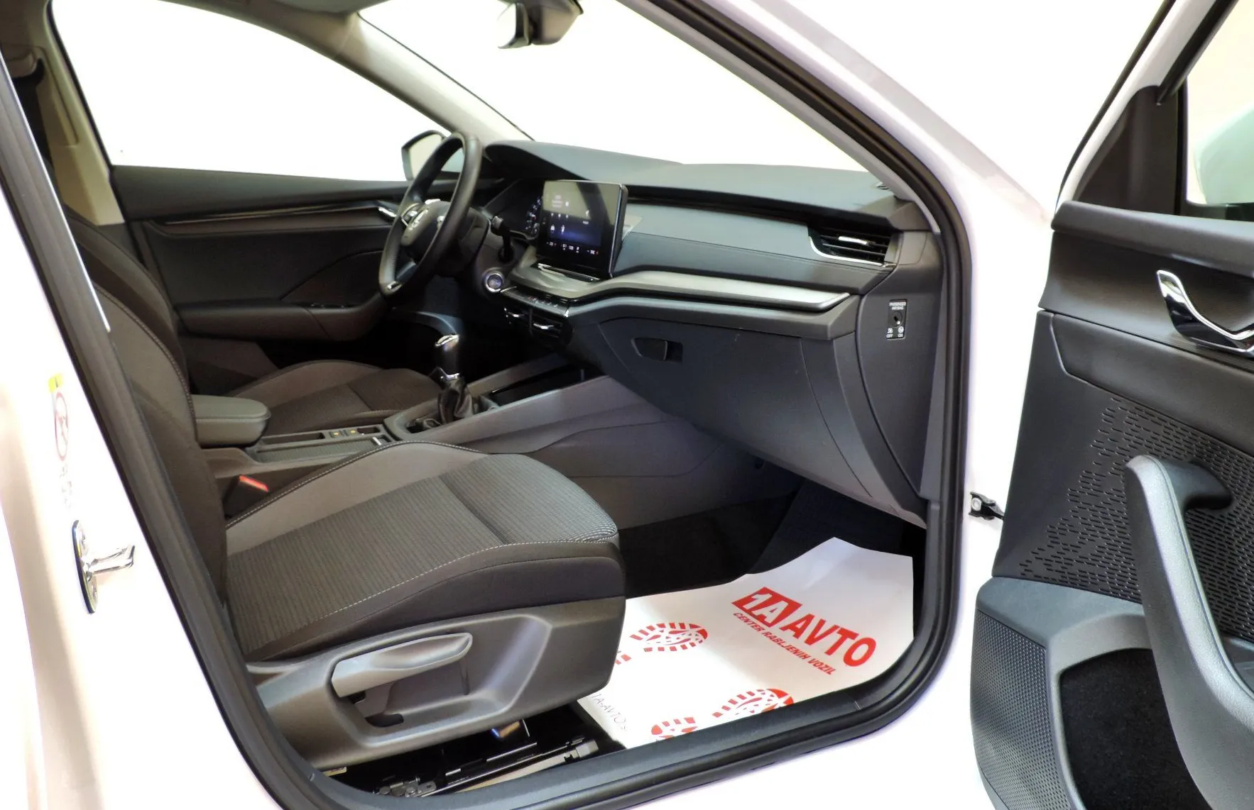 Zunanja slika - Škoda Octavia - Combi 2.0 TDI Ambition AVT. KLIMA-KAMERA-KOT NOVA - 11