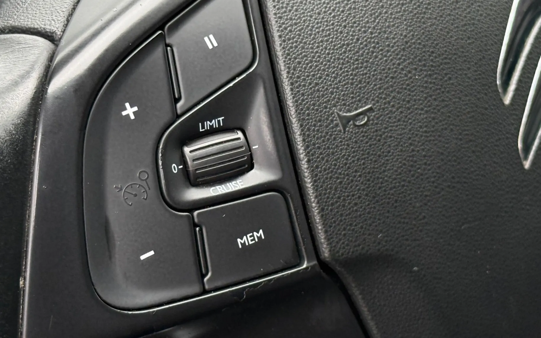 Notranja slika - Citroën C4 Picasso - 1.2-157.000km-LED-NAVI-LIZING ZA TUJCE-ODLIČEN- - 12