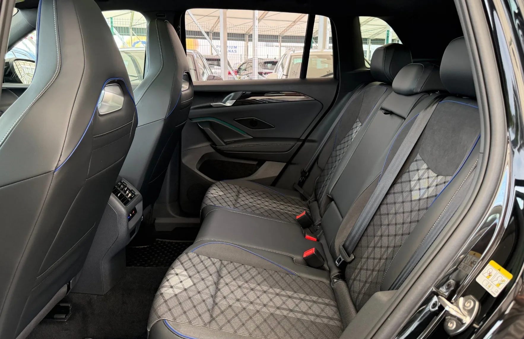 Zunanja slika - Volkswagen Tiguan - 4JOY 1.5eTSI DSG SLO 1.Lastnik PANORAMA-GARANCIJA - 11