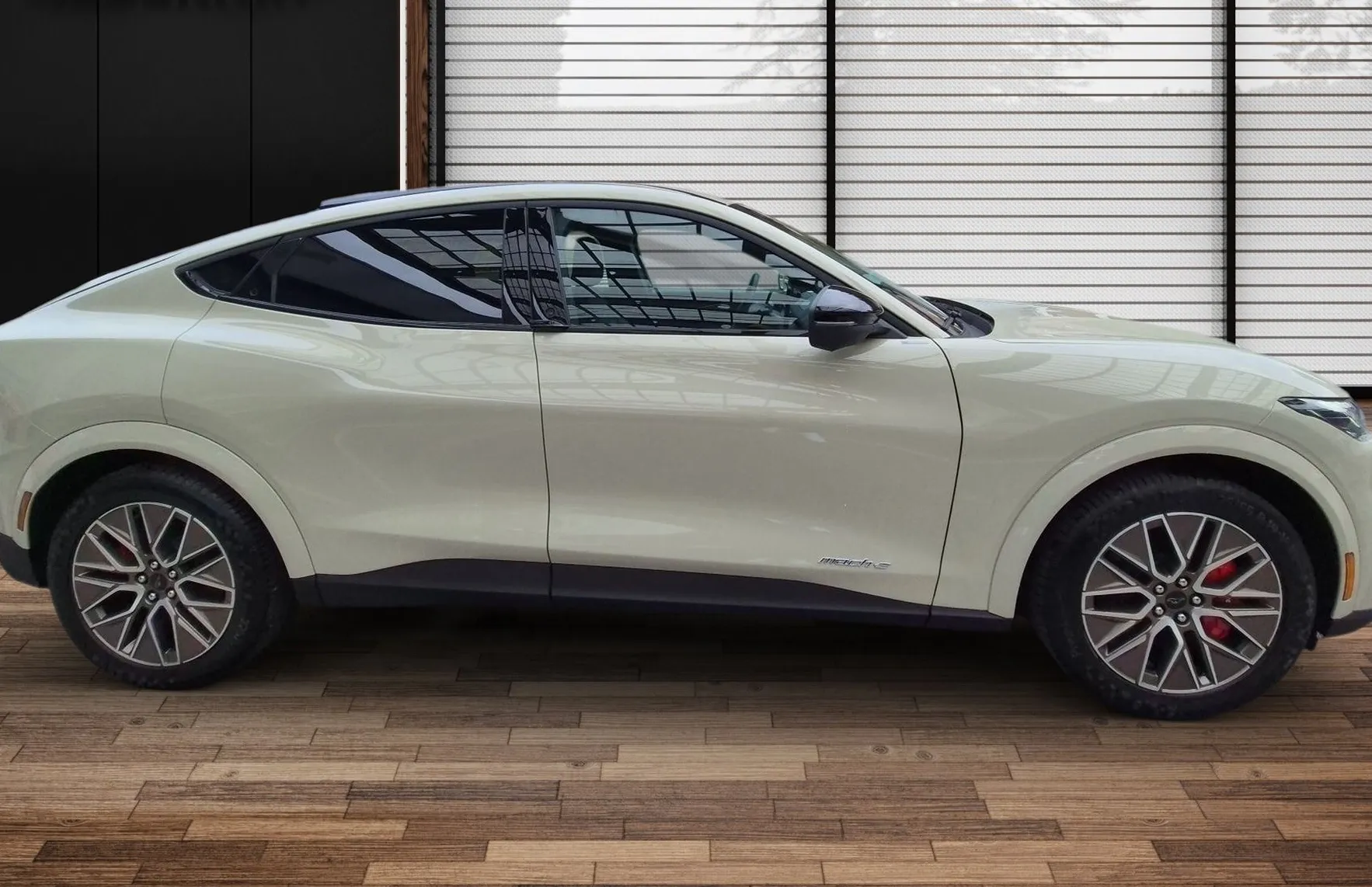 Zunanja slika - Ford Mustang Mach-e - PREMIUM 88kWh 276PS RWD-NA ZALOGI - 3