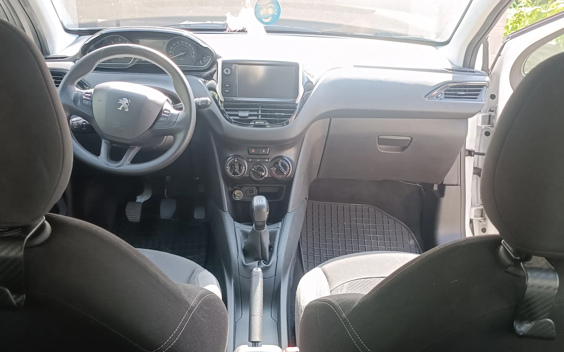 Notranja slika - Peugeot 208 - 1,5 BlueHDi 100 S&S Active - 4