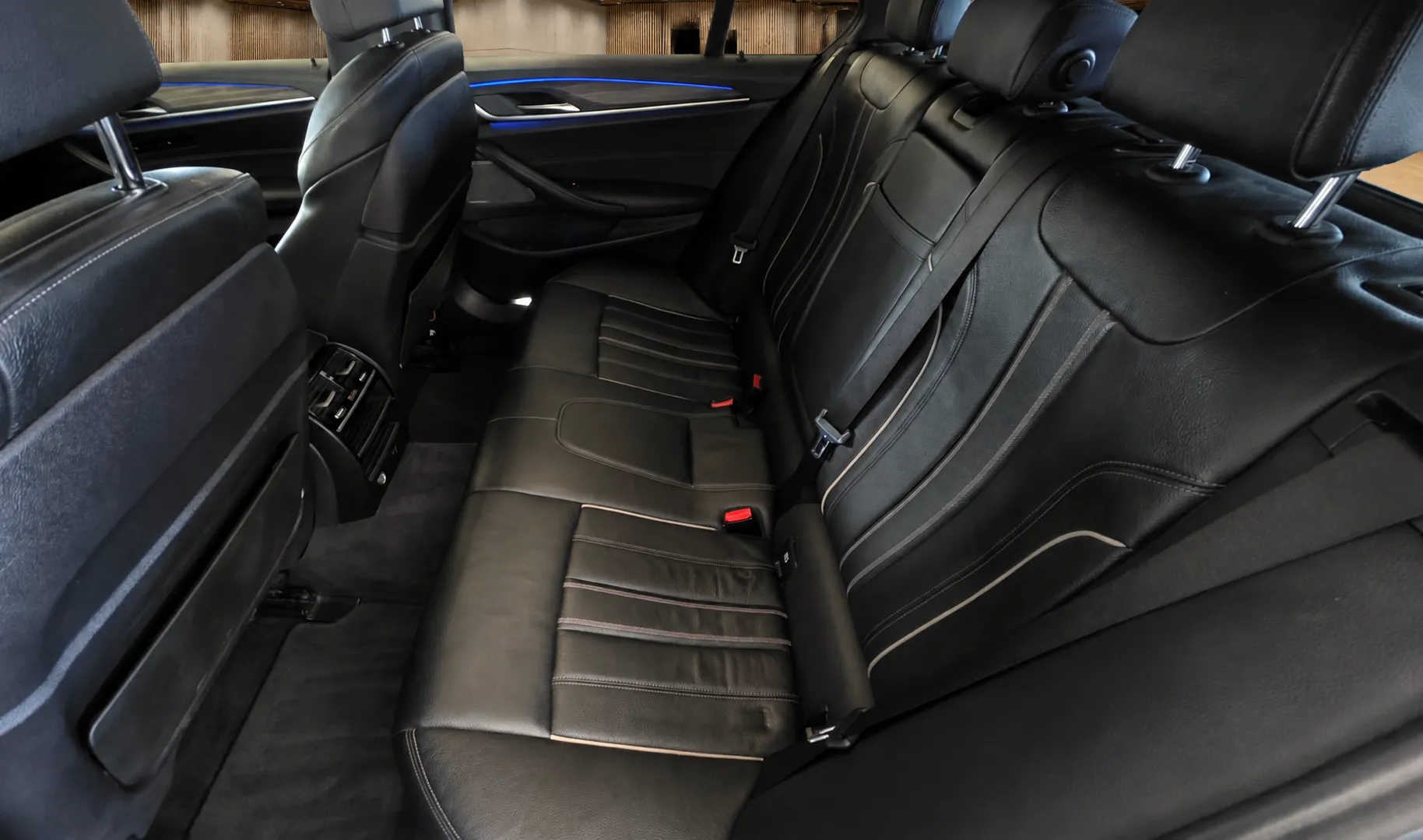 Notranja slika - BMW serija 5 Touring: - 520d Touring Avt.Luxury Line  Head-Up display - 13