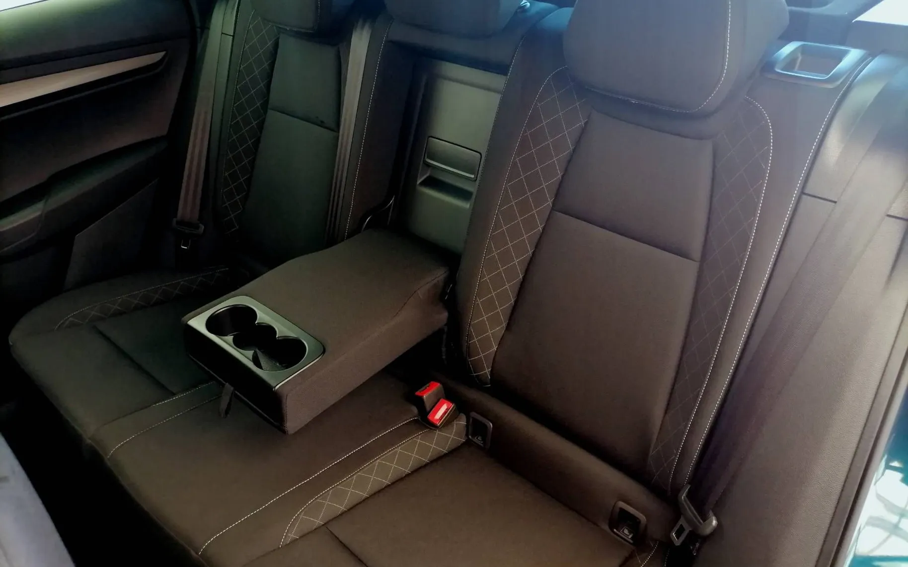 Notranja slika - Škoda Karoq - 2.0 TDI Sportline FULL LED KAMERA RADAR 1.LASTNIK - 7