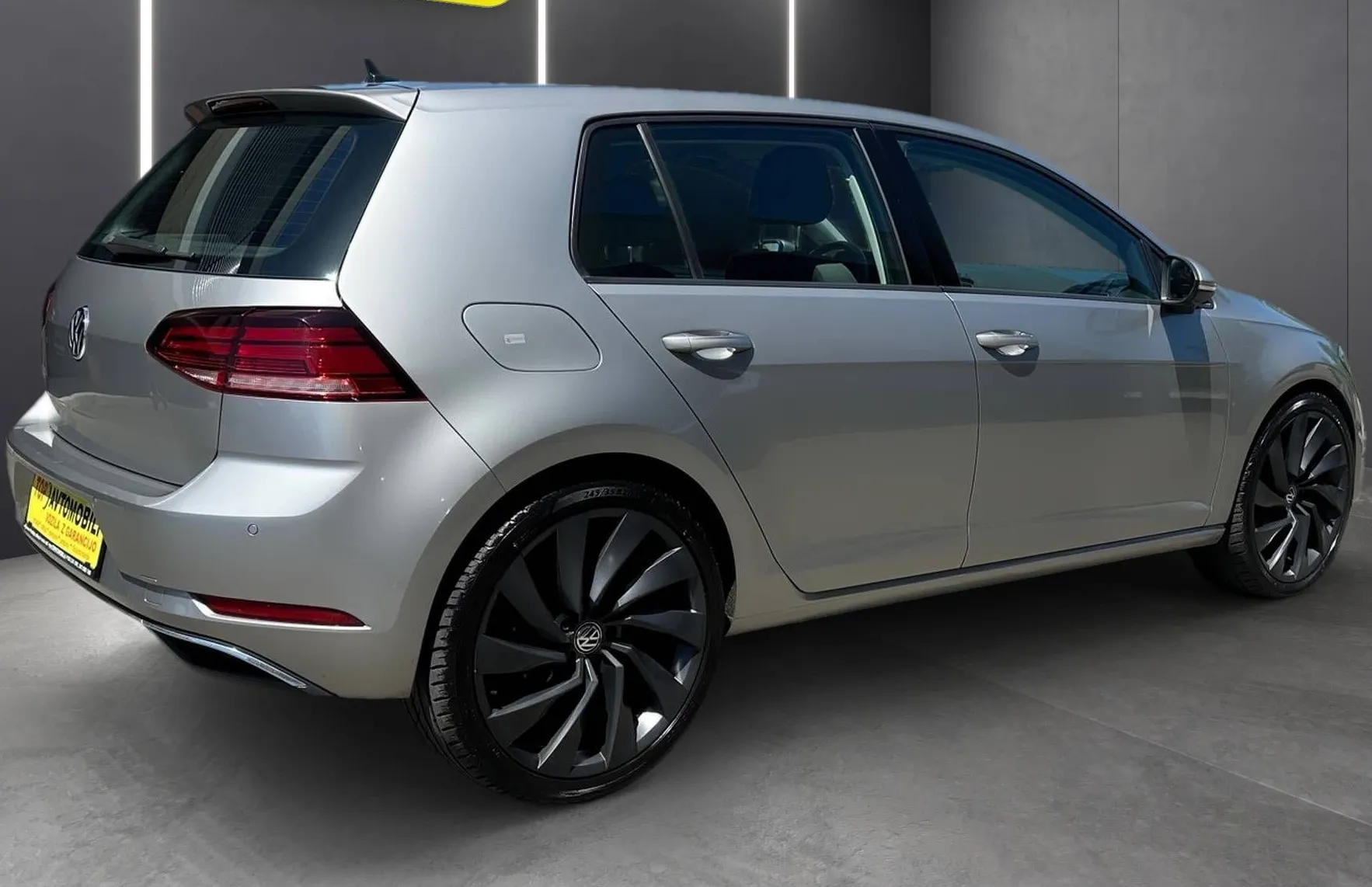 Zunanja slika - VW Golf - 1.6 TDI SLOVENSKI AKTIVNI TEMPOMAT GR.SEDEŽEV TOP - 9